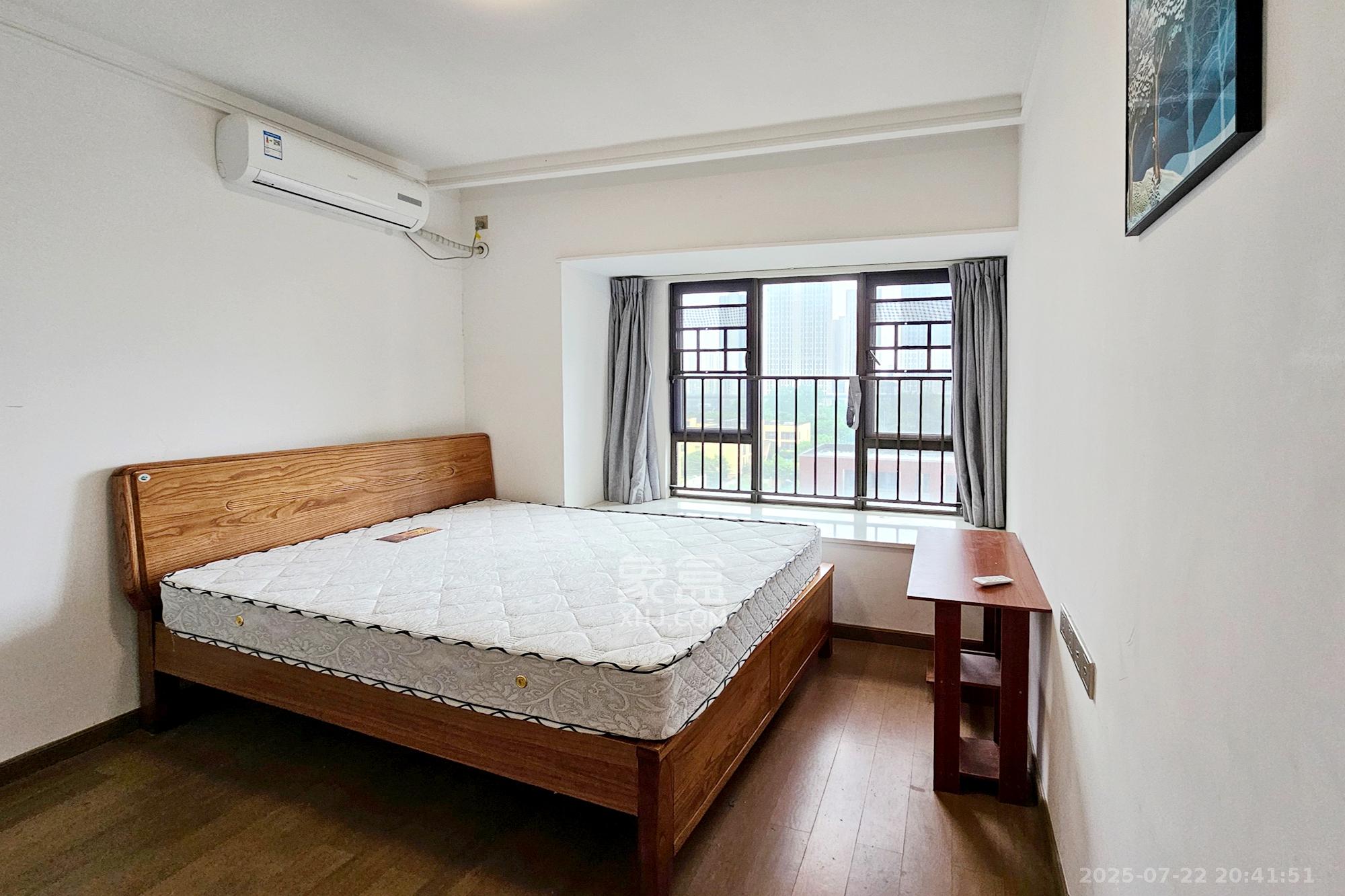 阳光城尚东湾蜜桃园 3室2厅1卫 112.0万 阳光城尚东湾蜜桃园 3室2厅1卫 112.0万卧室