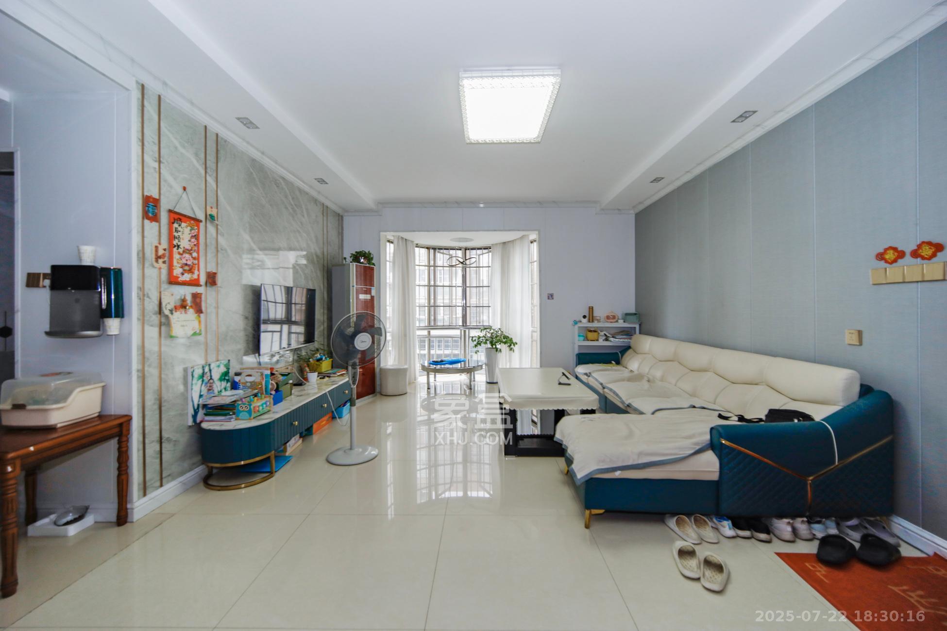 德馨园  3室2厅1卫    100.0万 德馨园  3室2厅1卫    100.0万客厅