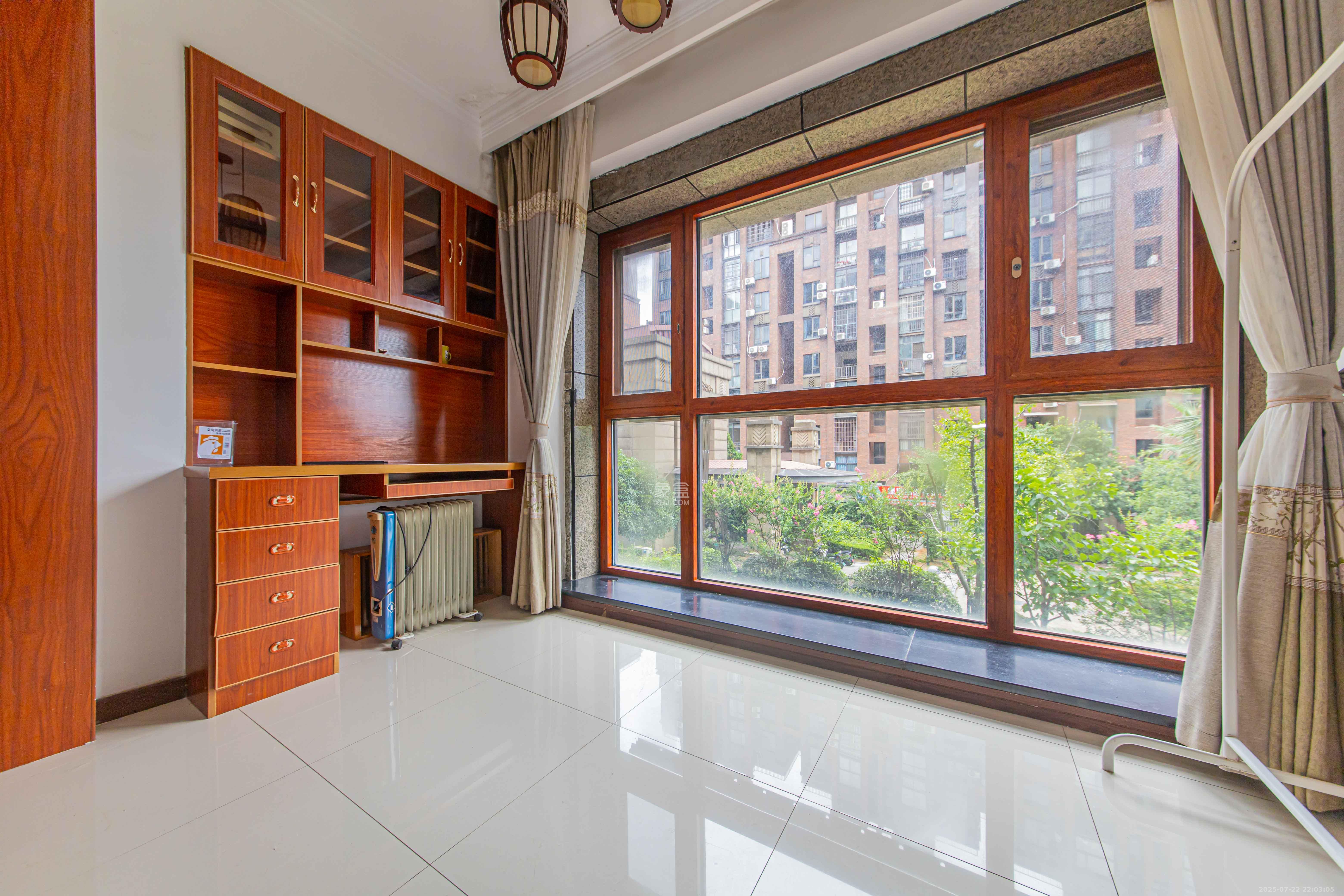 绿地公馆（绿地名邸）  3室2厅1卫    120.0万阳台