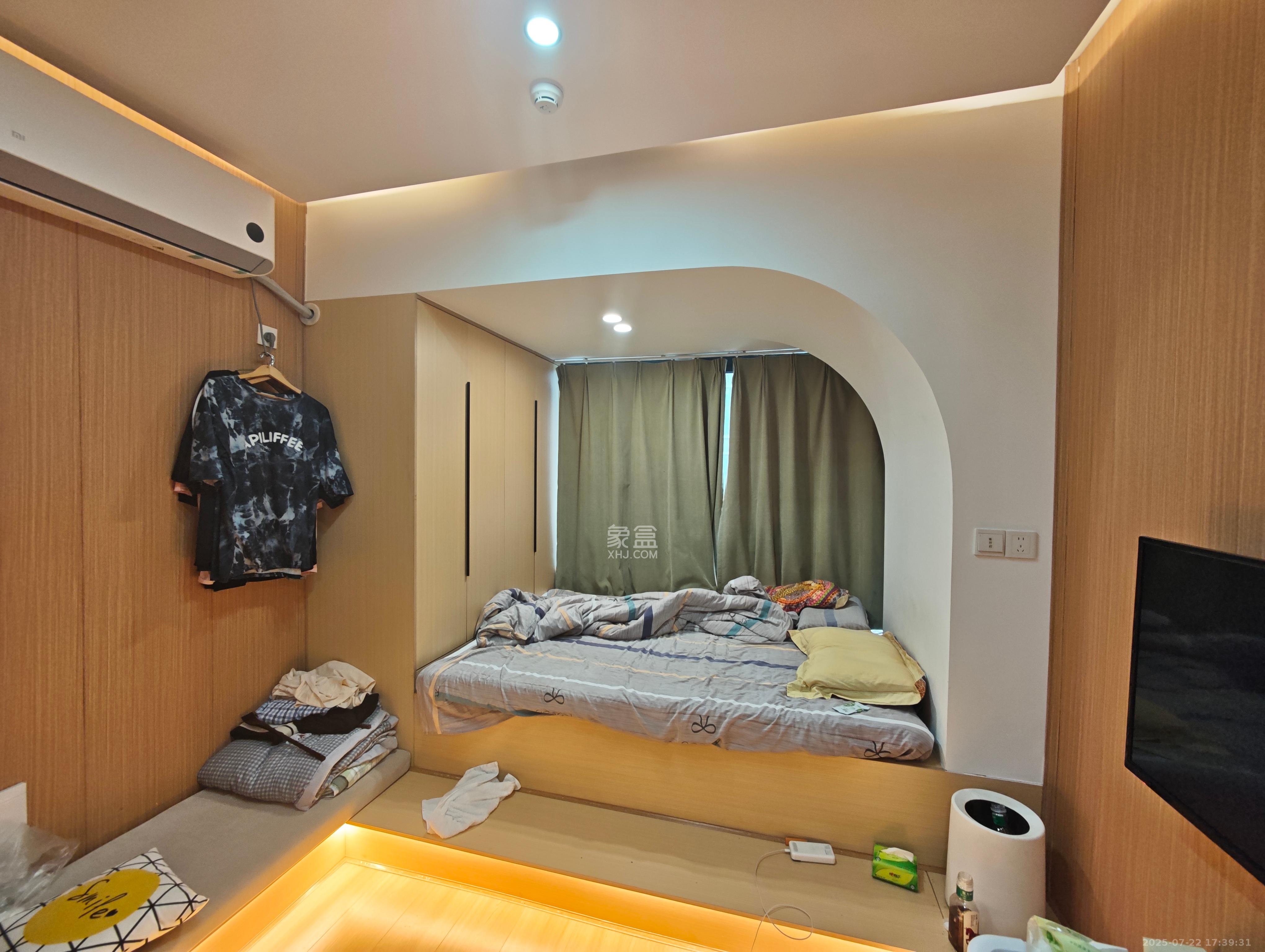 龙湖铂金岛  1室1厅1卫    1800.0元/月 龙湖铂金岛  1室1厅1卫    1800.0元/月