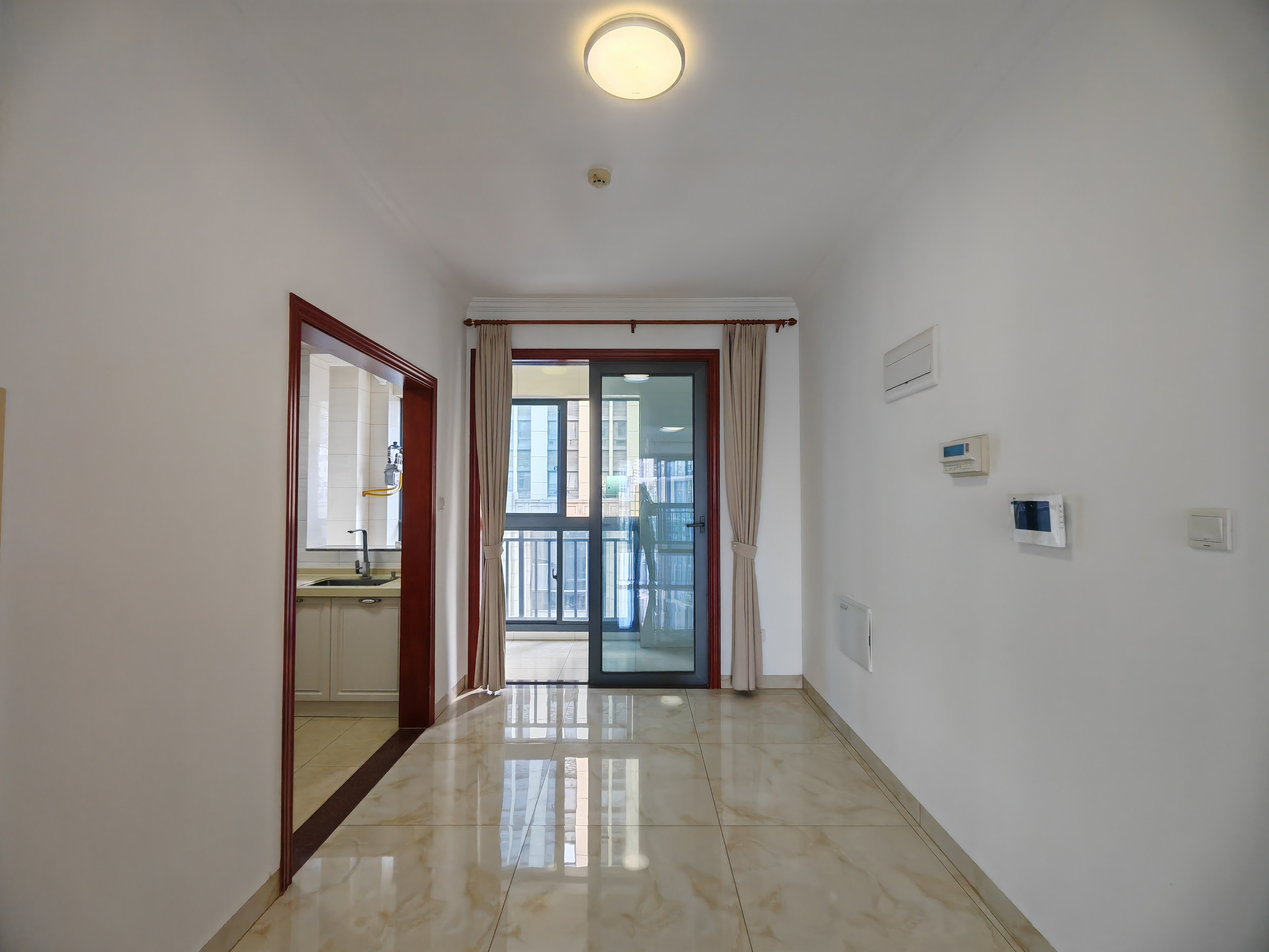 海航豪庭南苑 3室2厅2卫 297.0万 海航豪庭南苑 3室2厅2卫 297.0万客厅