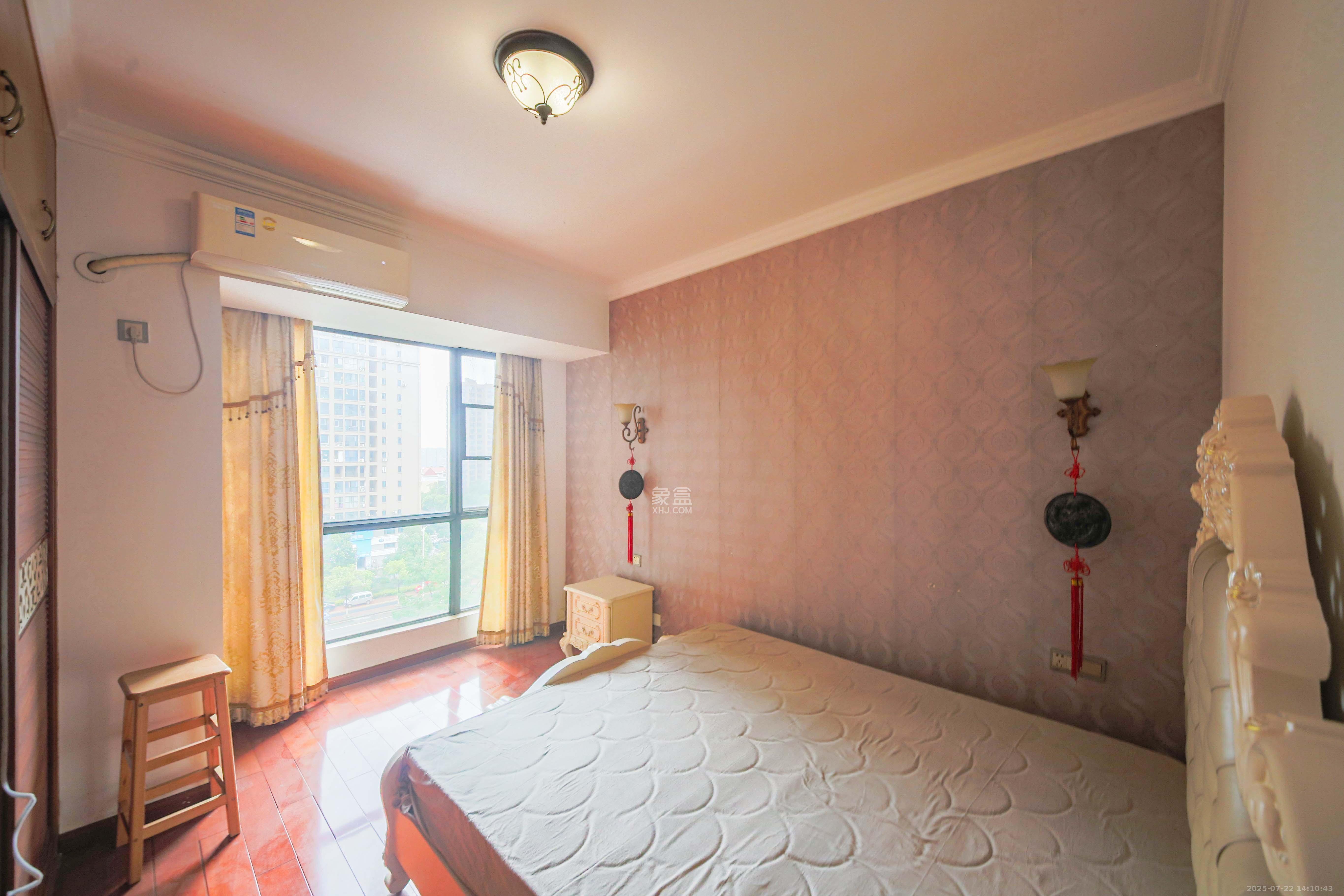 康斯丹郡（融程领秀佳园）  3室2厅1卫    70.0万卧室