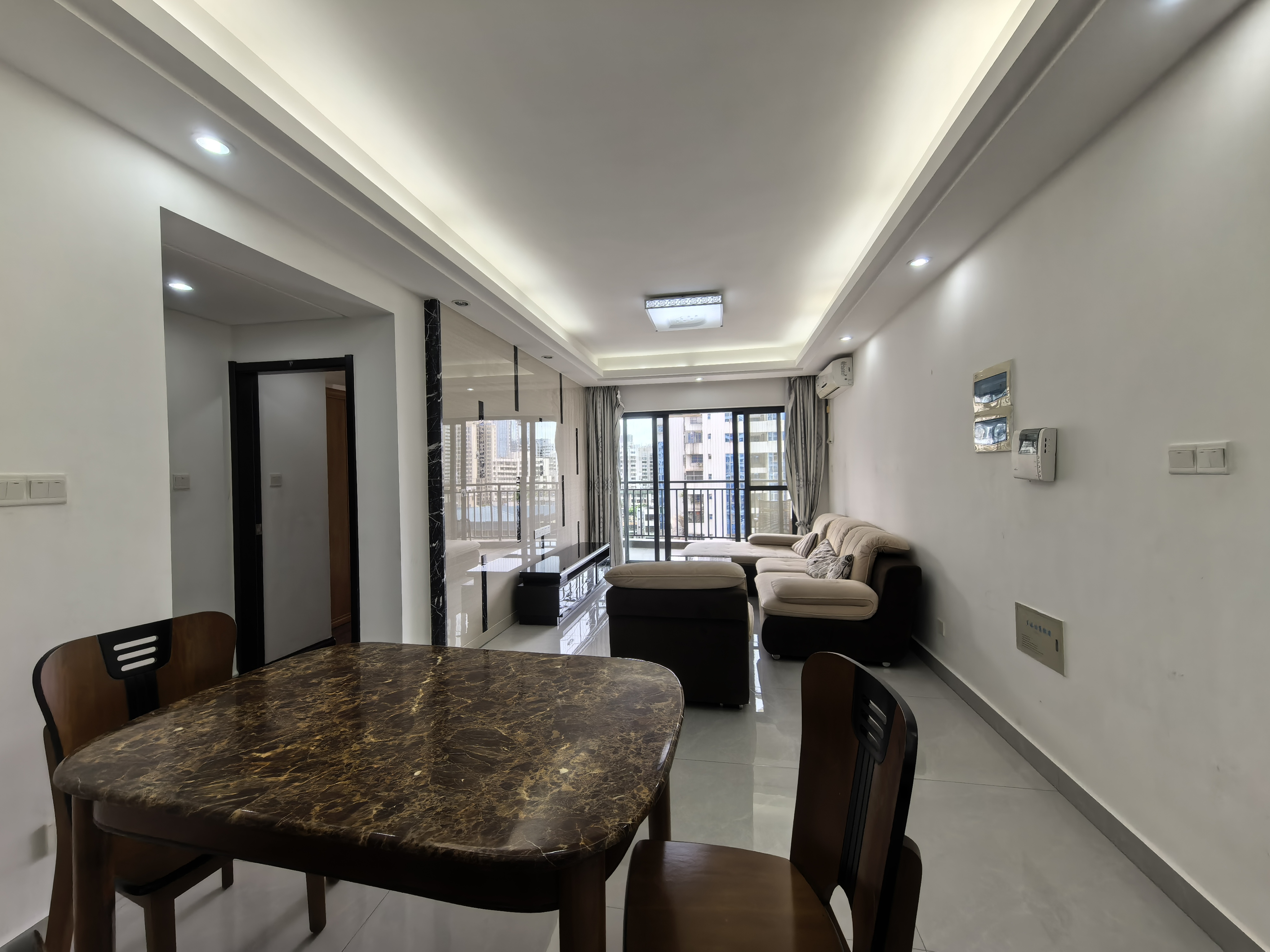 椰岛广场  2室2厅1卫    3500.0元/月 椰岛广场  2室2厅1卫    3500.0元/月室内图