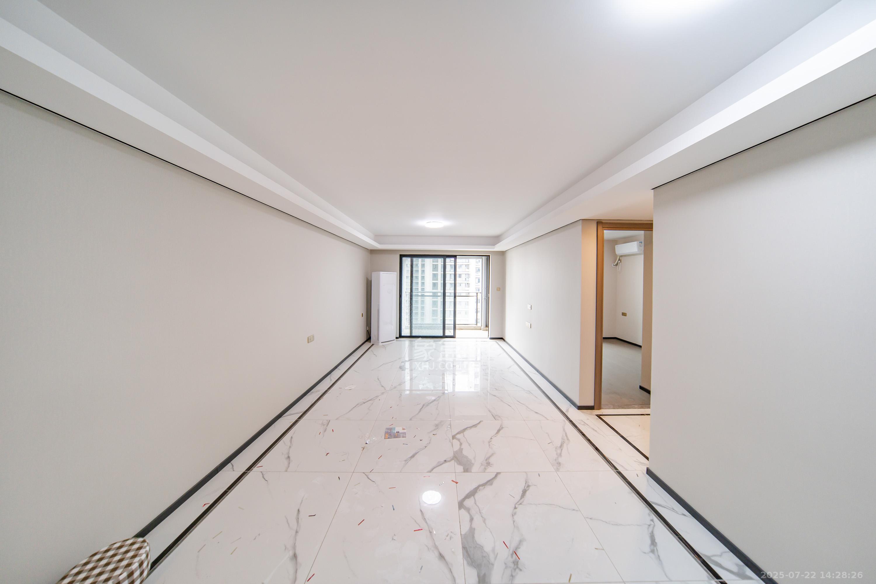 中海阅麓山一期 3室2厅2卫 142.0万 中海阅麓山一期 3室2厅2卫 142.0万客厅