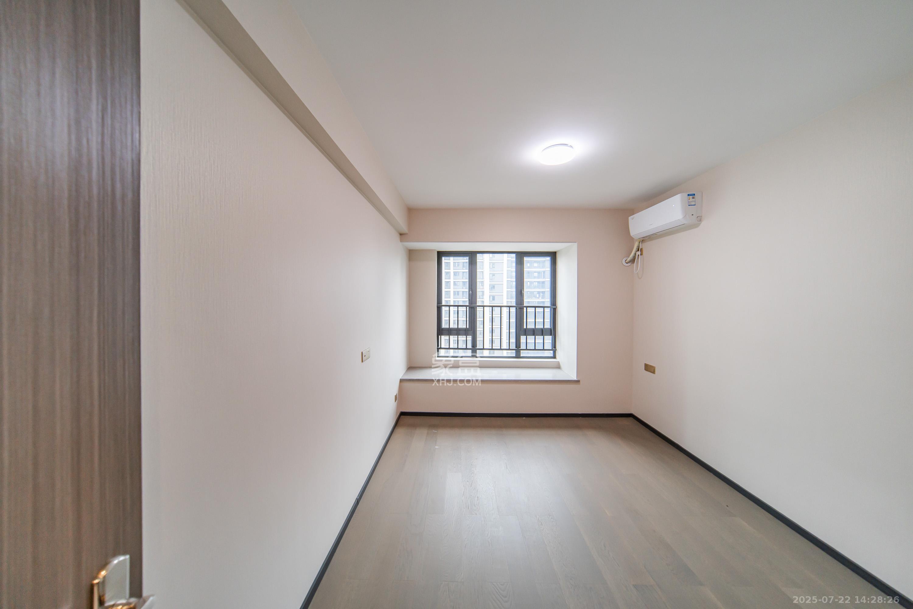 中海阅麓山一期 3室2厅2卫 142.0万 中海阅麓山一期 3室2厅2卫 142.0万卧室