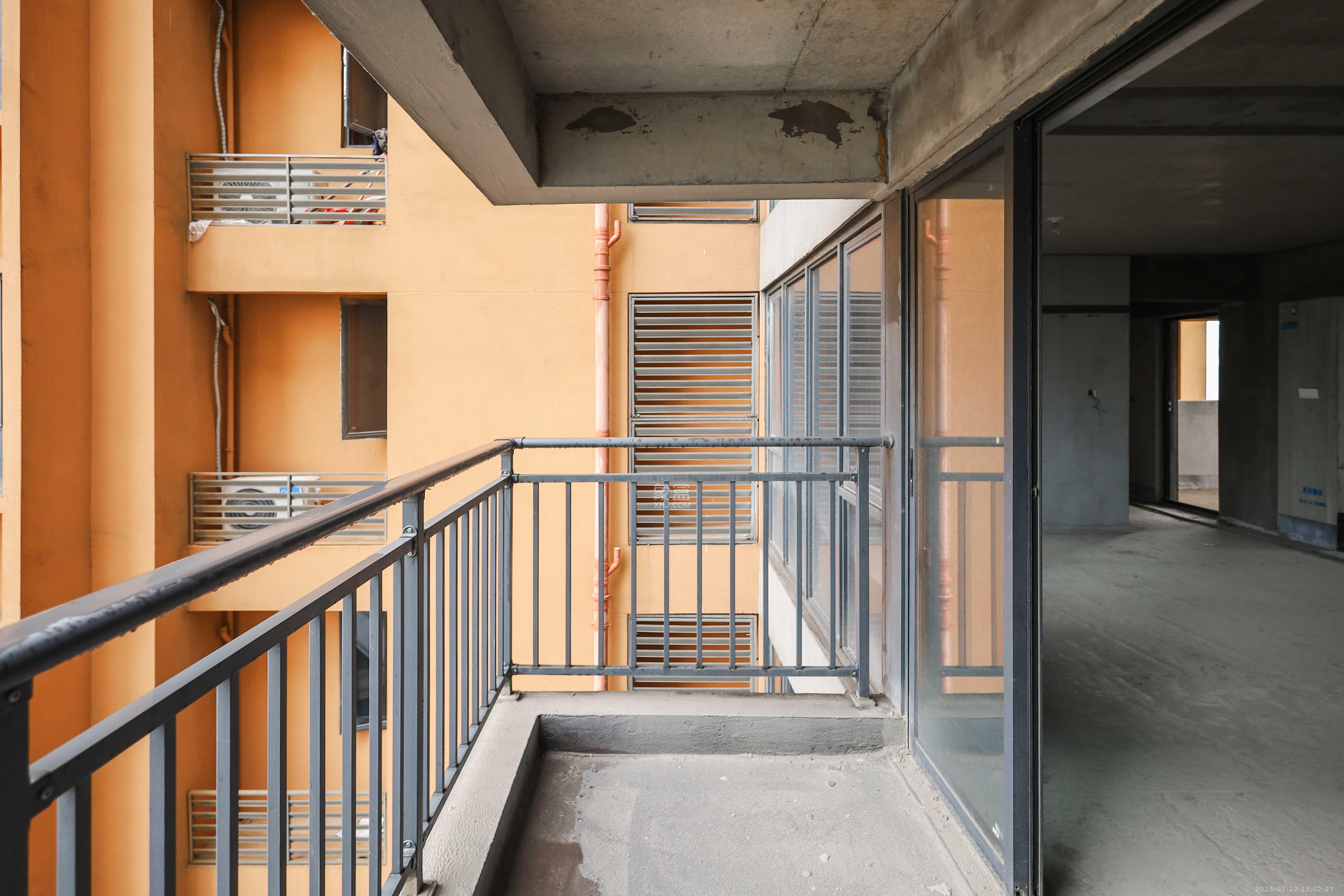 好莱城(弘德西街) 4室2厅2卫 118.0万 好莱城(弘德西街) 4室2厅2卫 118.0万阳台