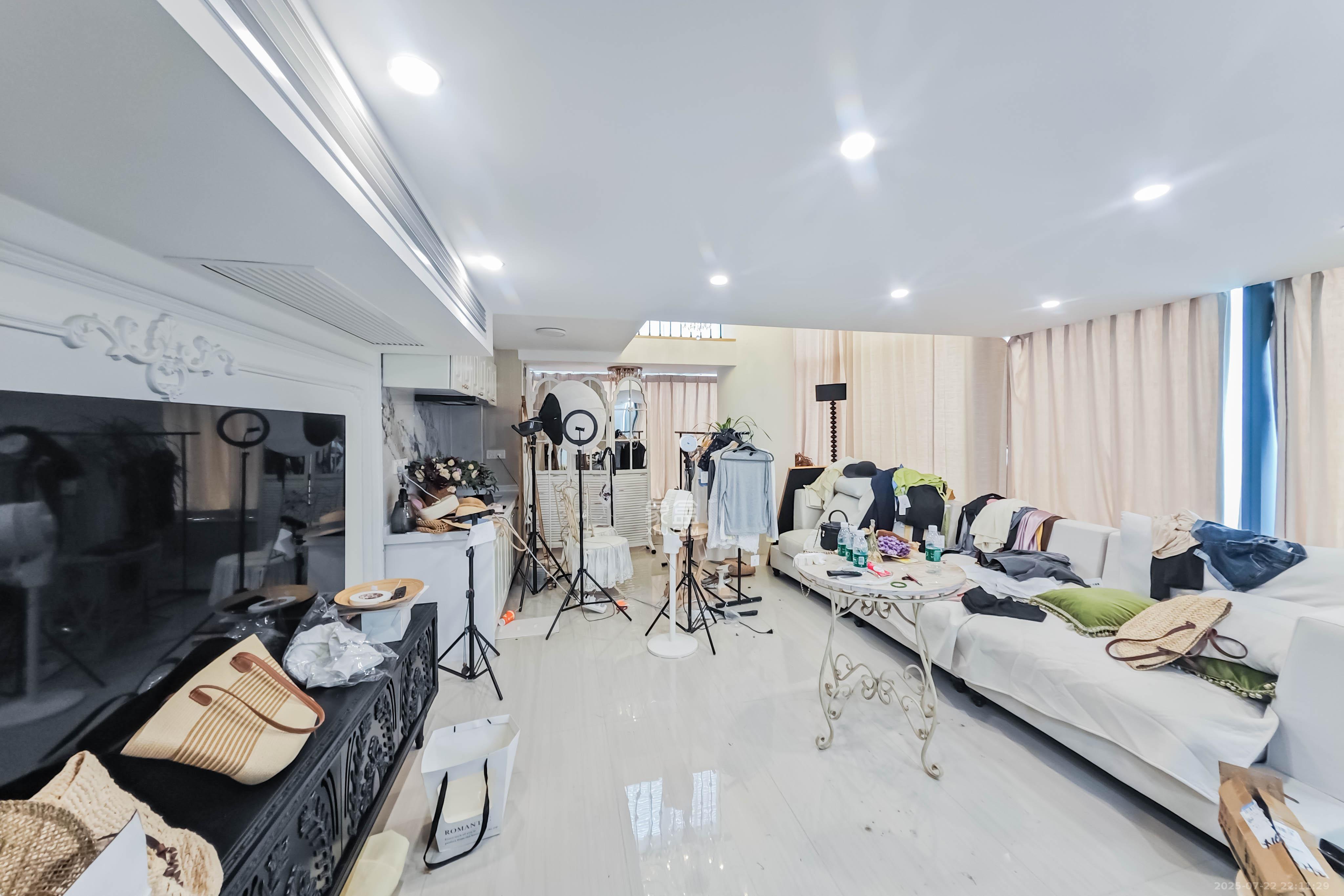 京武浪琴山三期（京武中心）  2室1厅1卫    108.0万客厅