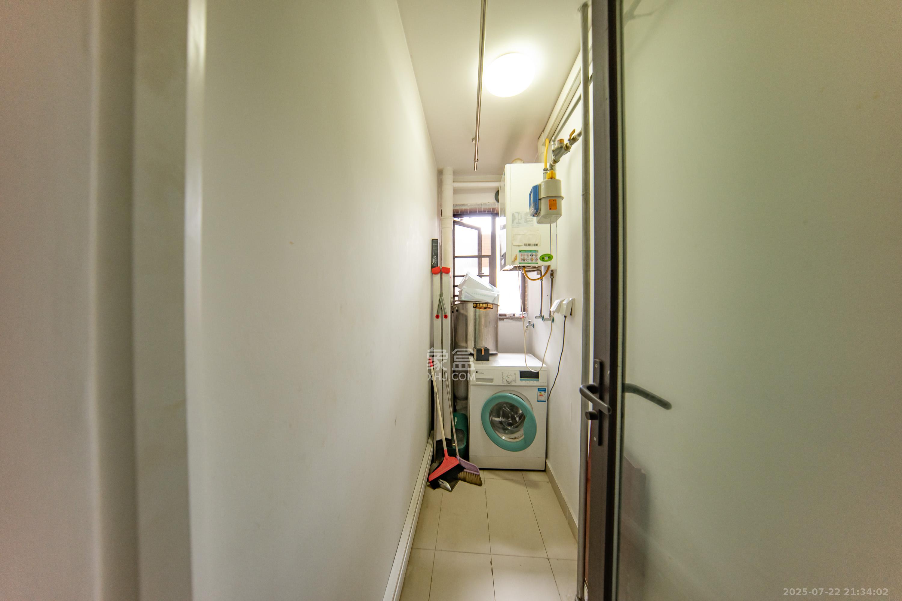 中海国际四期  2室2厅1卫    54.8万阳台