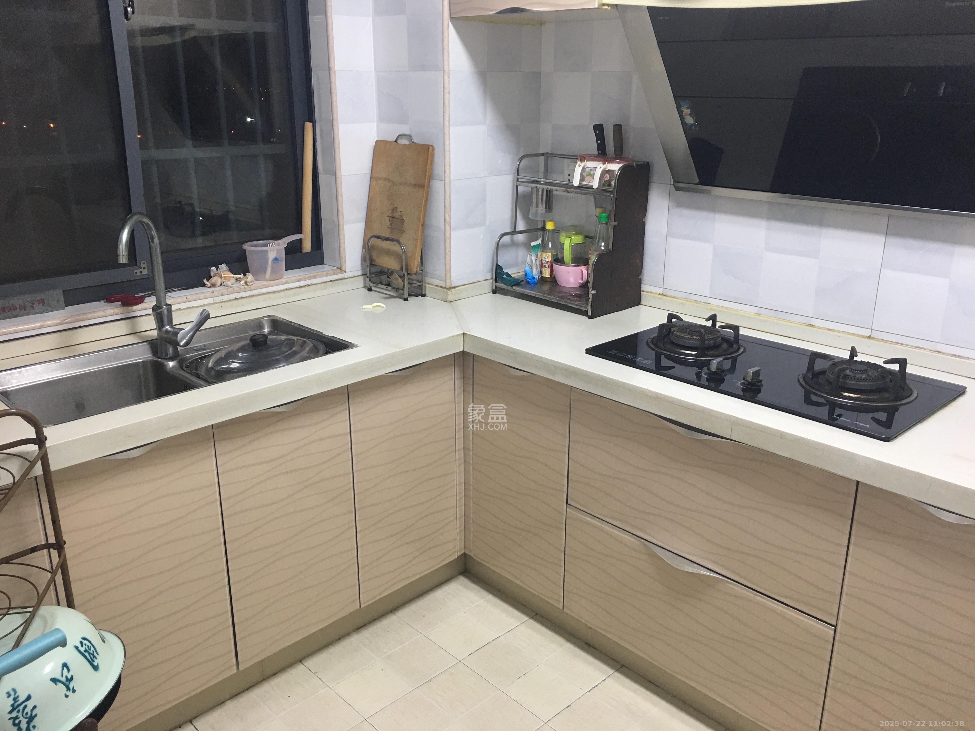 丰源国际 3室2厅2卫 1900.0元/月 丰源国际 3室2厅2卫 1900.0元/月室内图