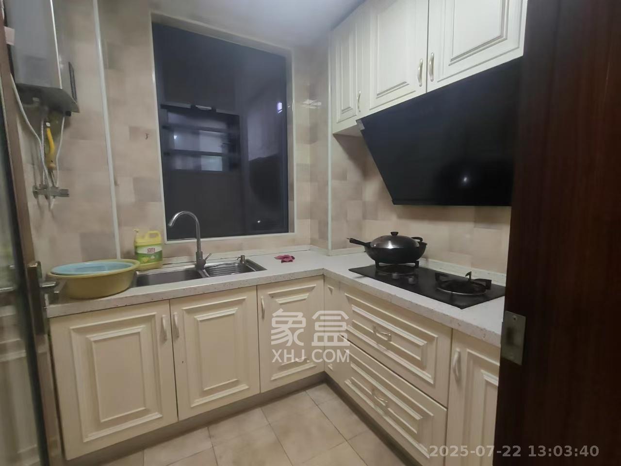 爵世名邸东湖（东湖壹号企业总部基地）  2室2厅1卫   2300.00元/月室内图