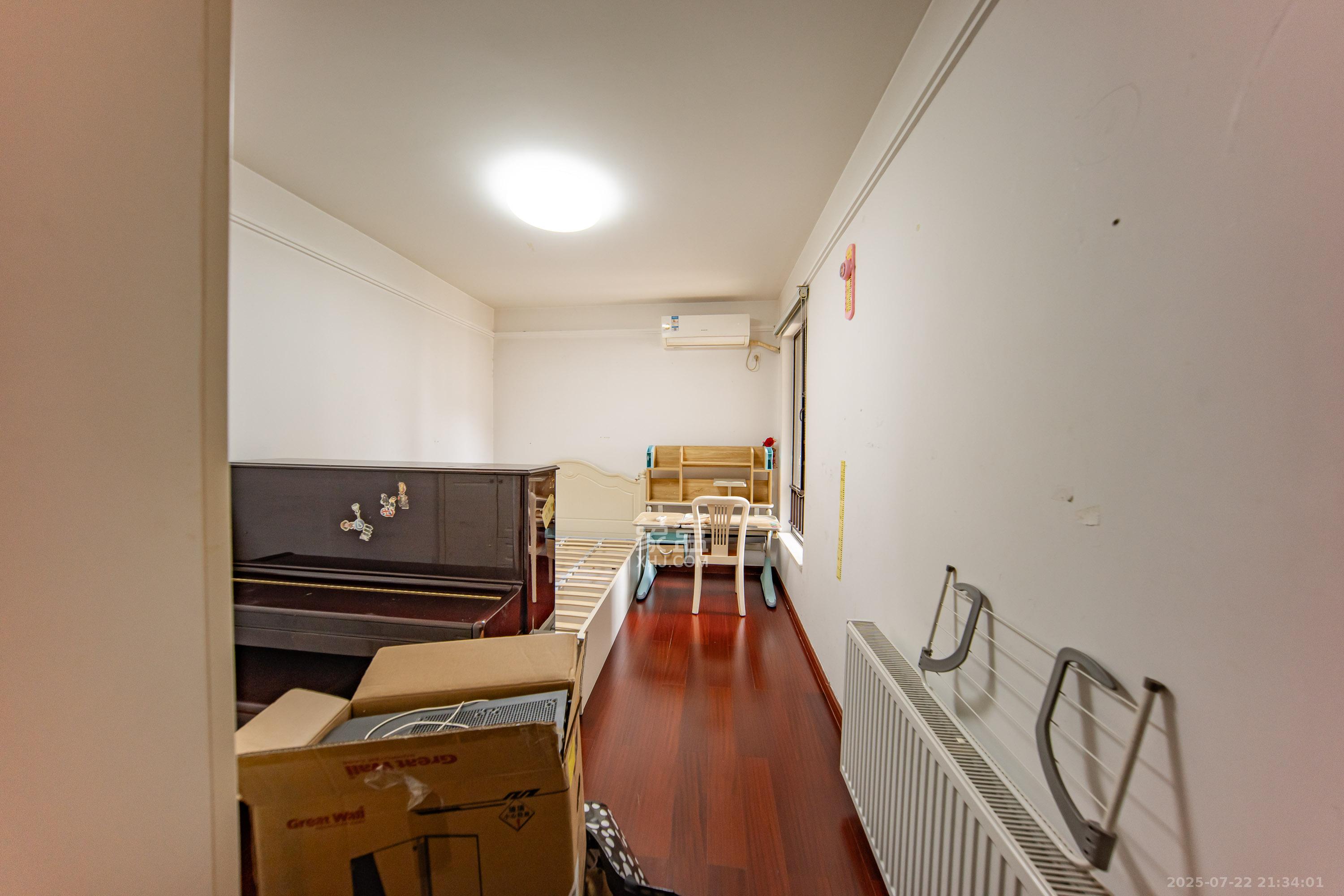 中海国际四期 2室2厅1卫 54.8万 中海国际四期 2室2厅1卫 54.8万卧室