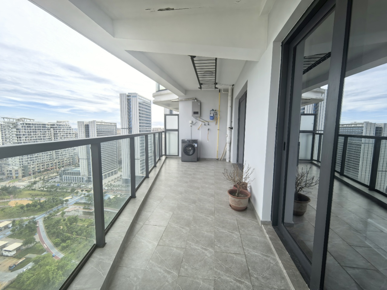 海域阳光(一二期) 2室2厅1卫 2600.0元/月 海域阳光(一二期) 2室2厅1卫 2600.0元/月室内图