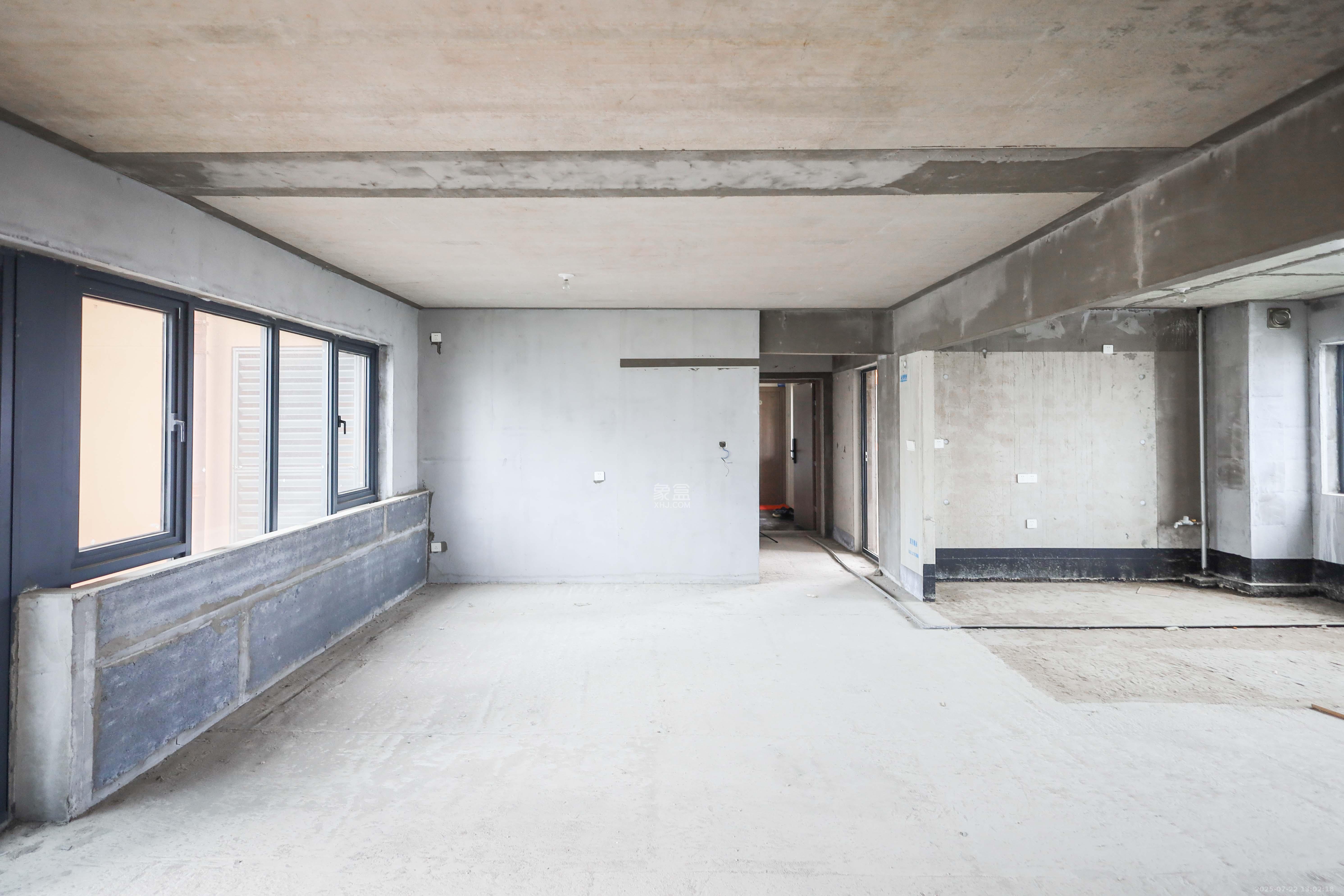 好莱城(弘德西街) 4室2厅2卫 118.0万 好莱城(弘德西街) 4室2厅2卫 118.0万客厅