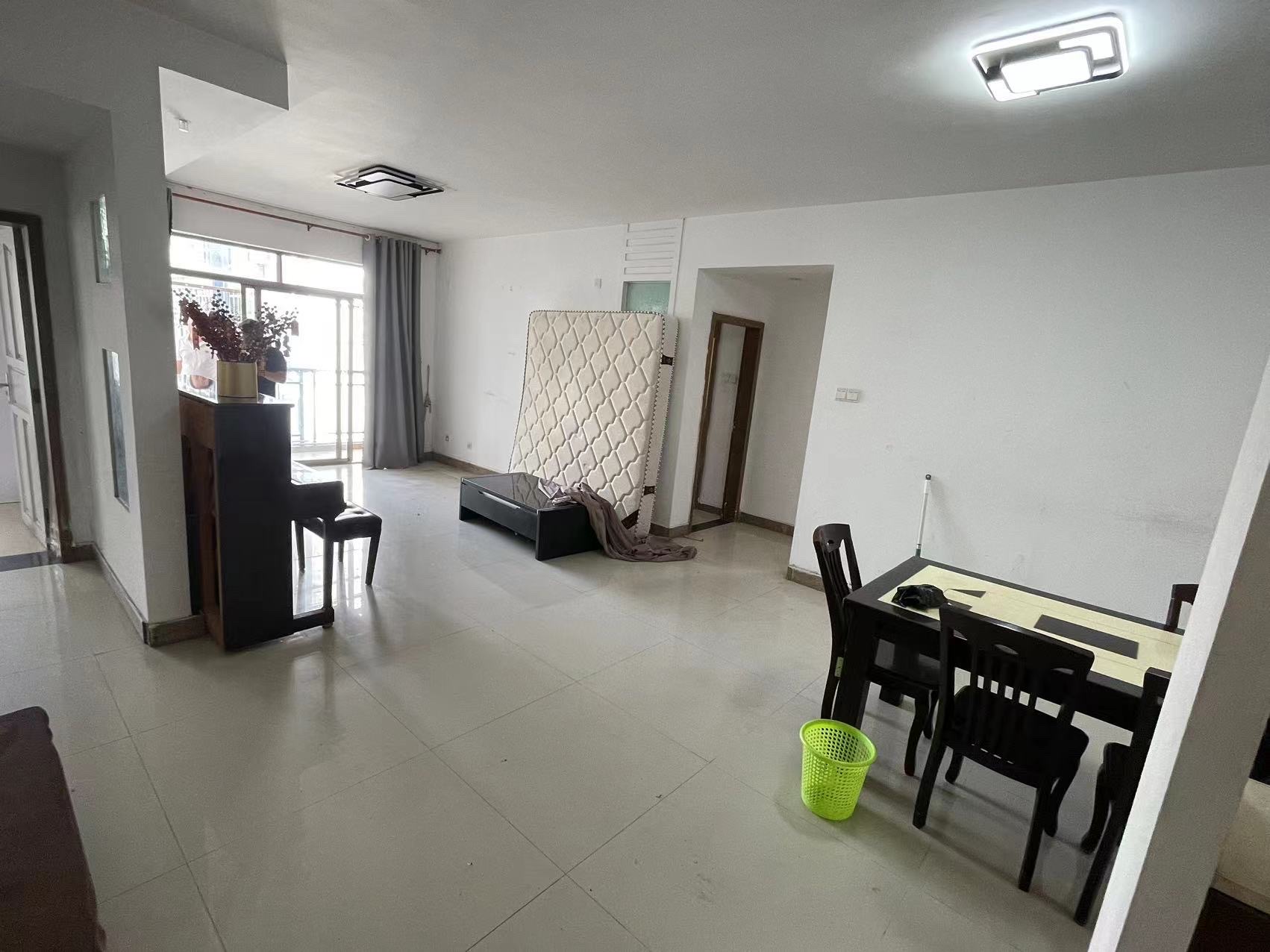 亚洲豪苑南区  3室2厅2卫    2200.0元/月 亚洲豪苑南区  3室2厅2卫    2200.0元/月室内图