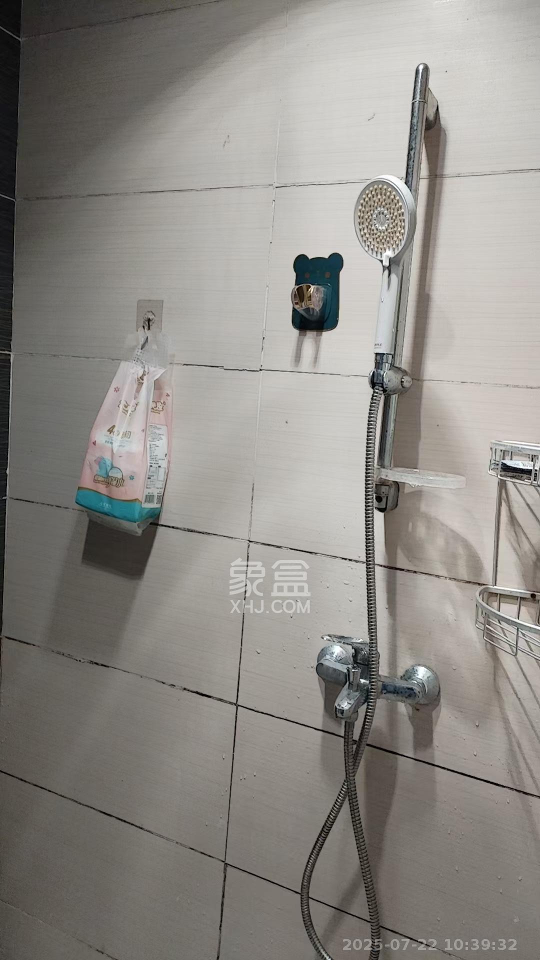 水岸世景  1室1厅1卫   1200.00元/月室内图