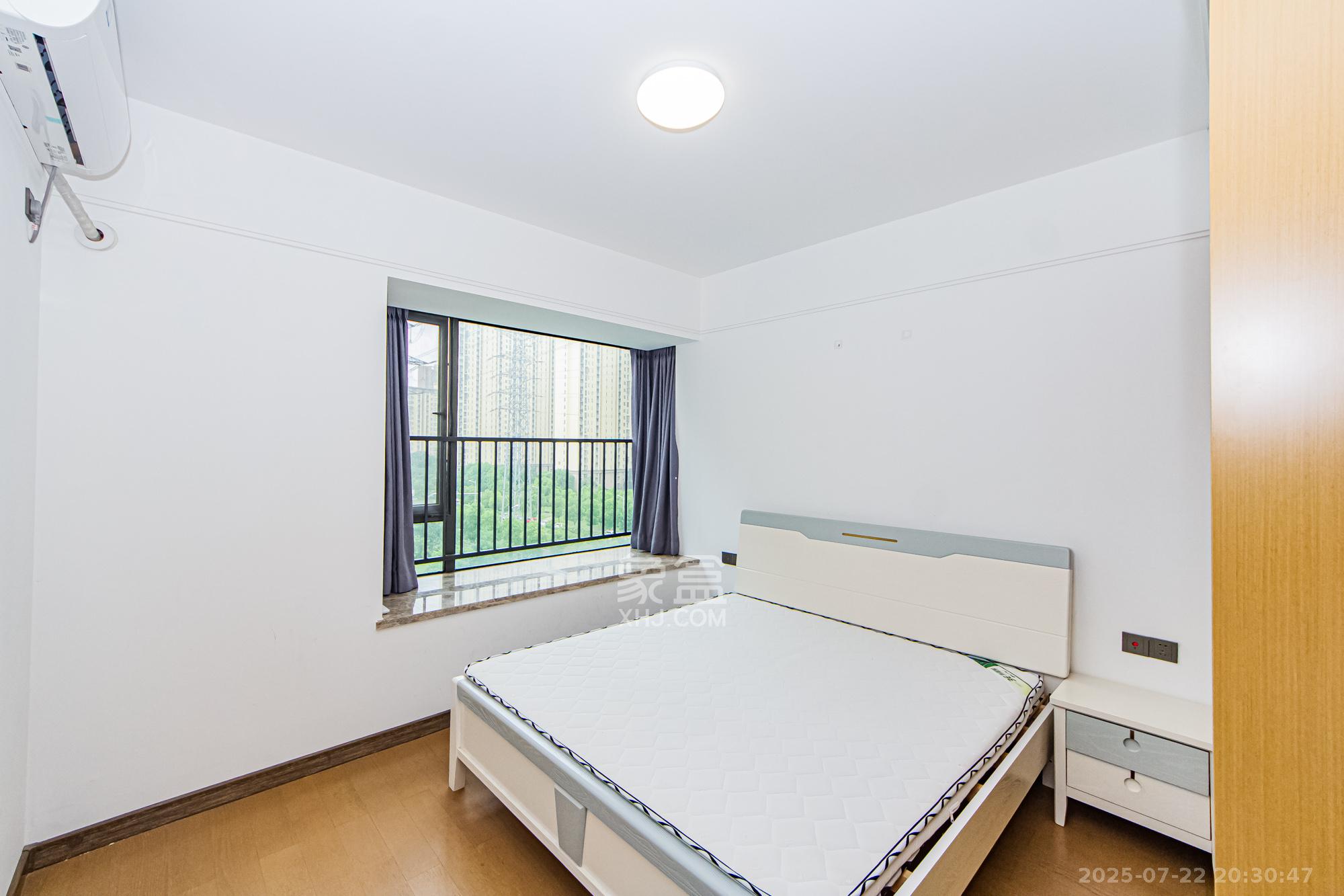 长房雍景湾  4室2厅2卫    180.0万卧室