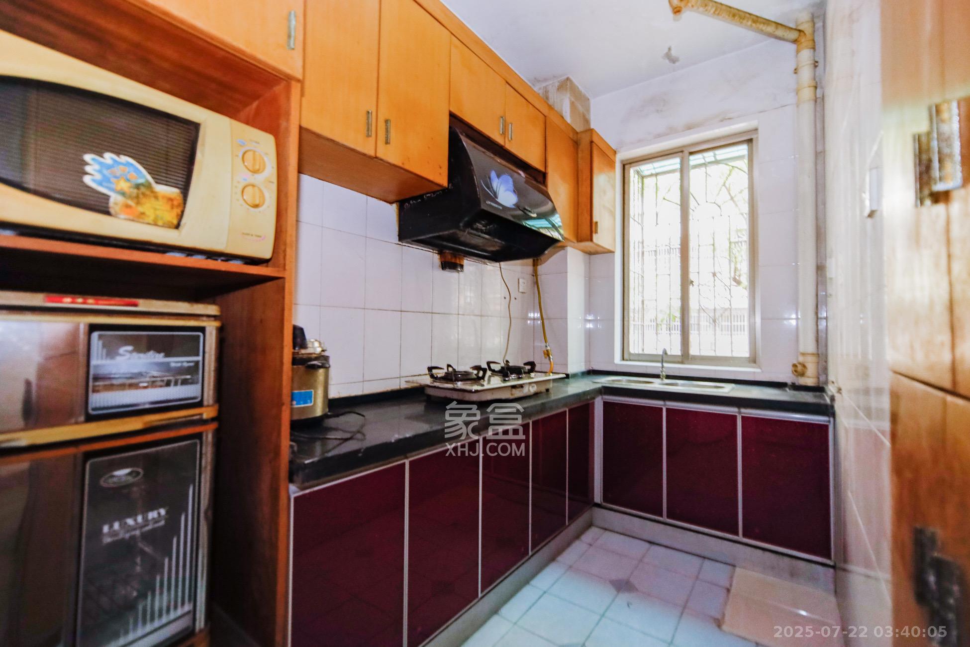 三湘小区 3室2厅2卫 1800.0元/月 三湘小区 3室2厅2卫 1800.0元/月室内图