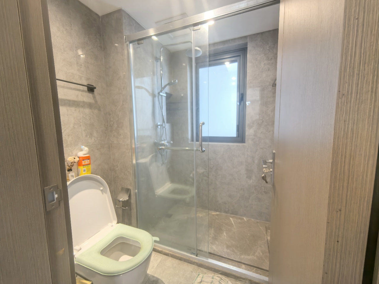 海域阳光(一二期) 2室2厅1卫 2600.0元/月 海域阳光(一二期) 2室2厅1卫 2600.0元/月室内图