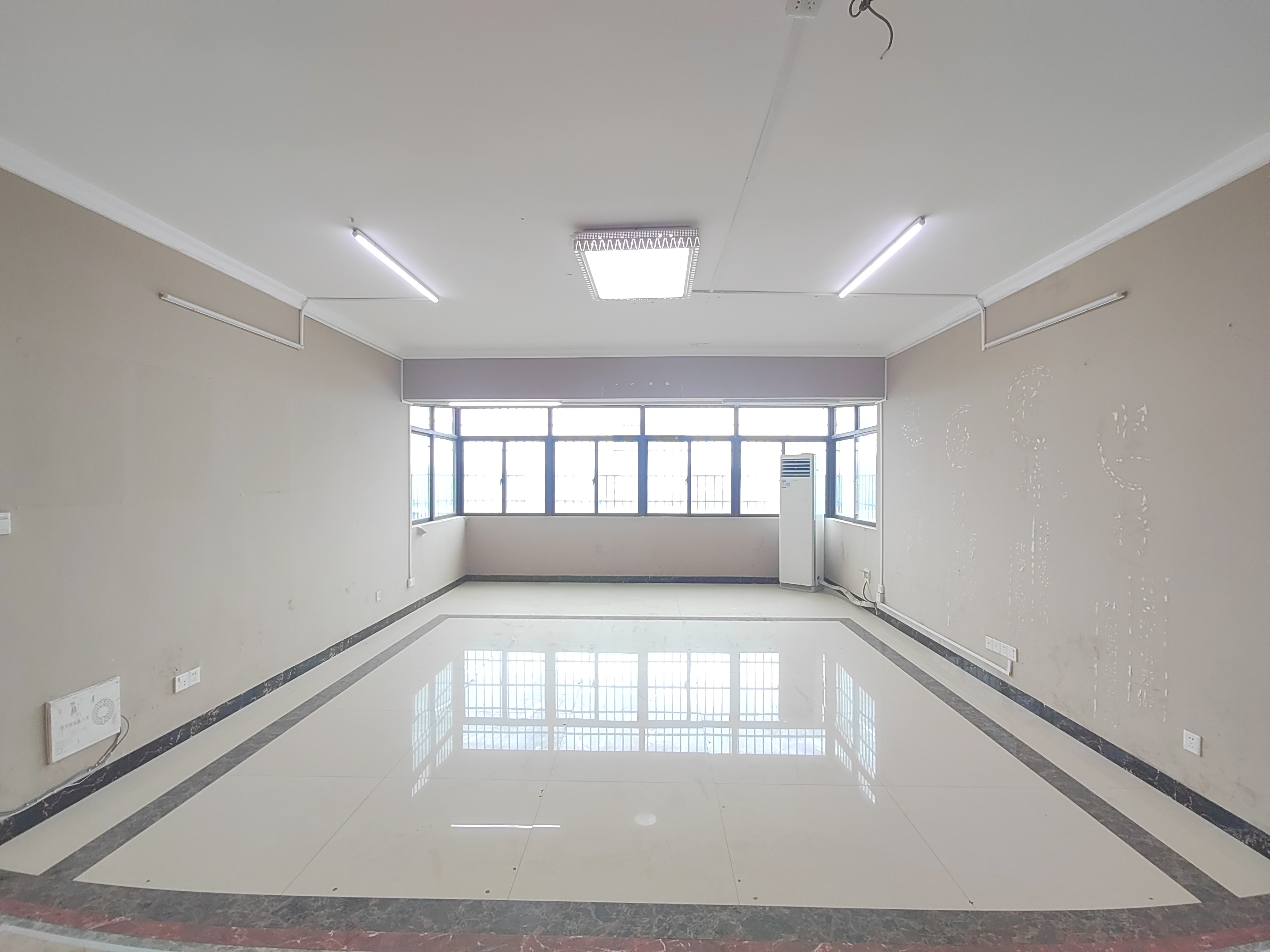 汇景花园  5室2厅2卫   2800.00元/月室内图