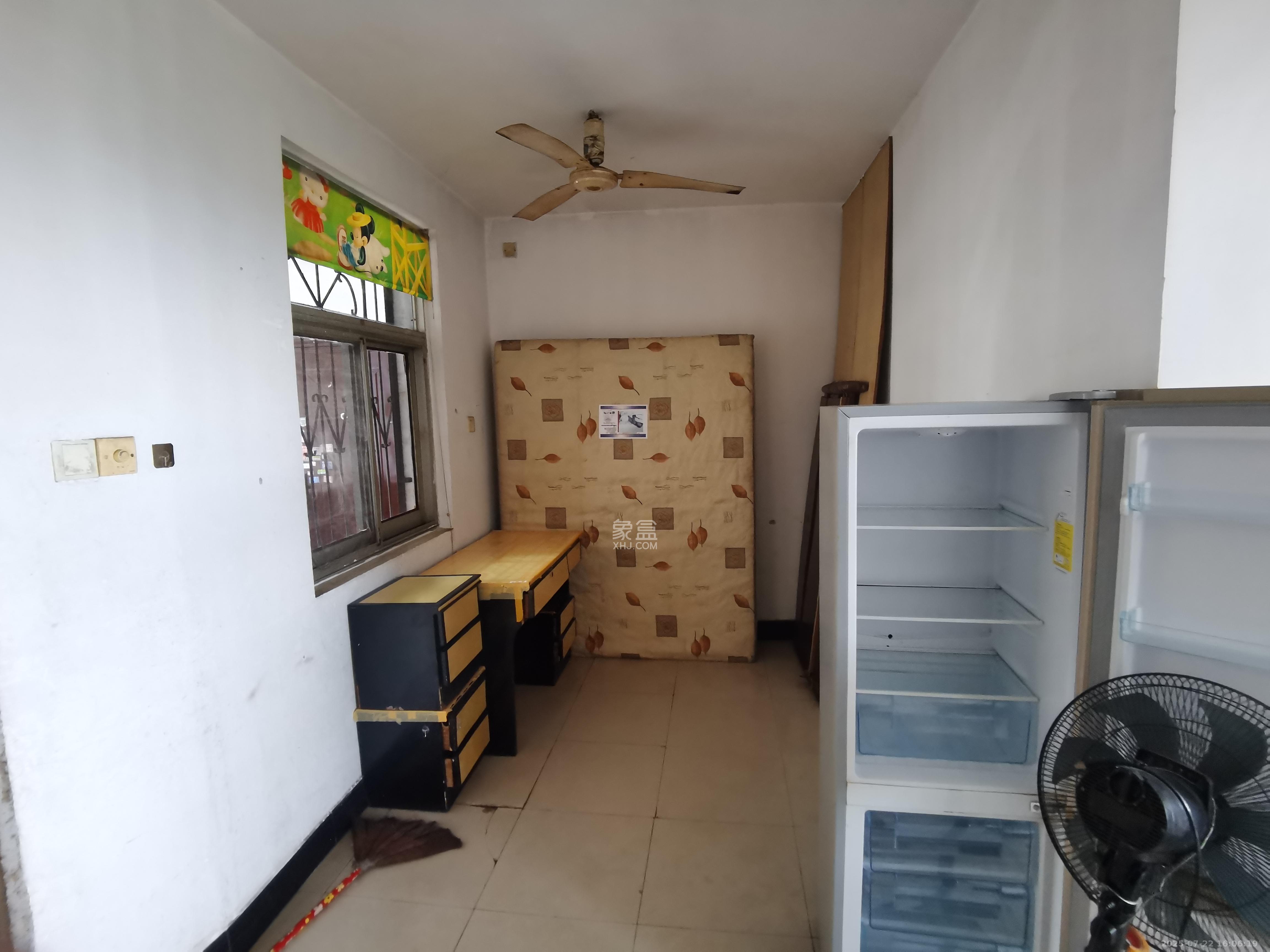 梨子山社区长电宿舍  2室2厅1卫    1200.0元/月室内图