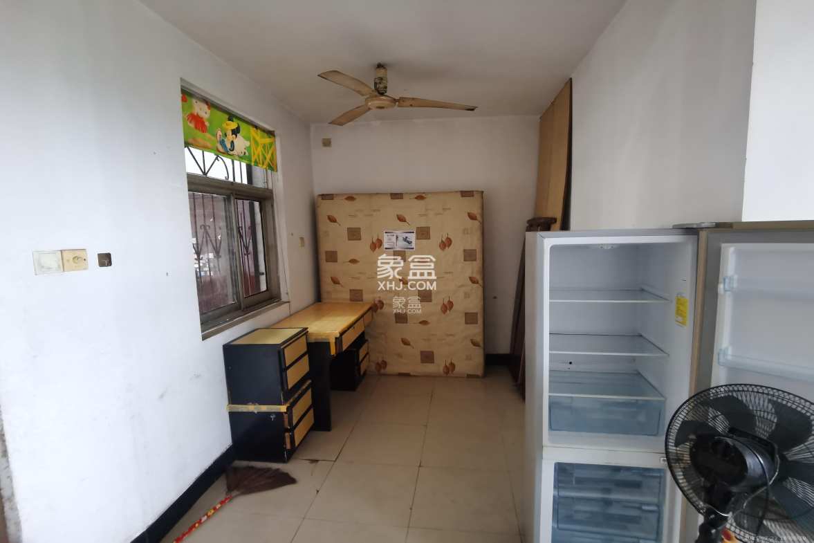 梨子山社区长电宿舍  2室2厅1卫    1200.0元/月 梨子山社区长电宿舍  2室2厅1卫    1200.0元/月室内图