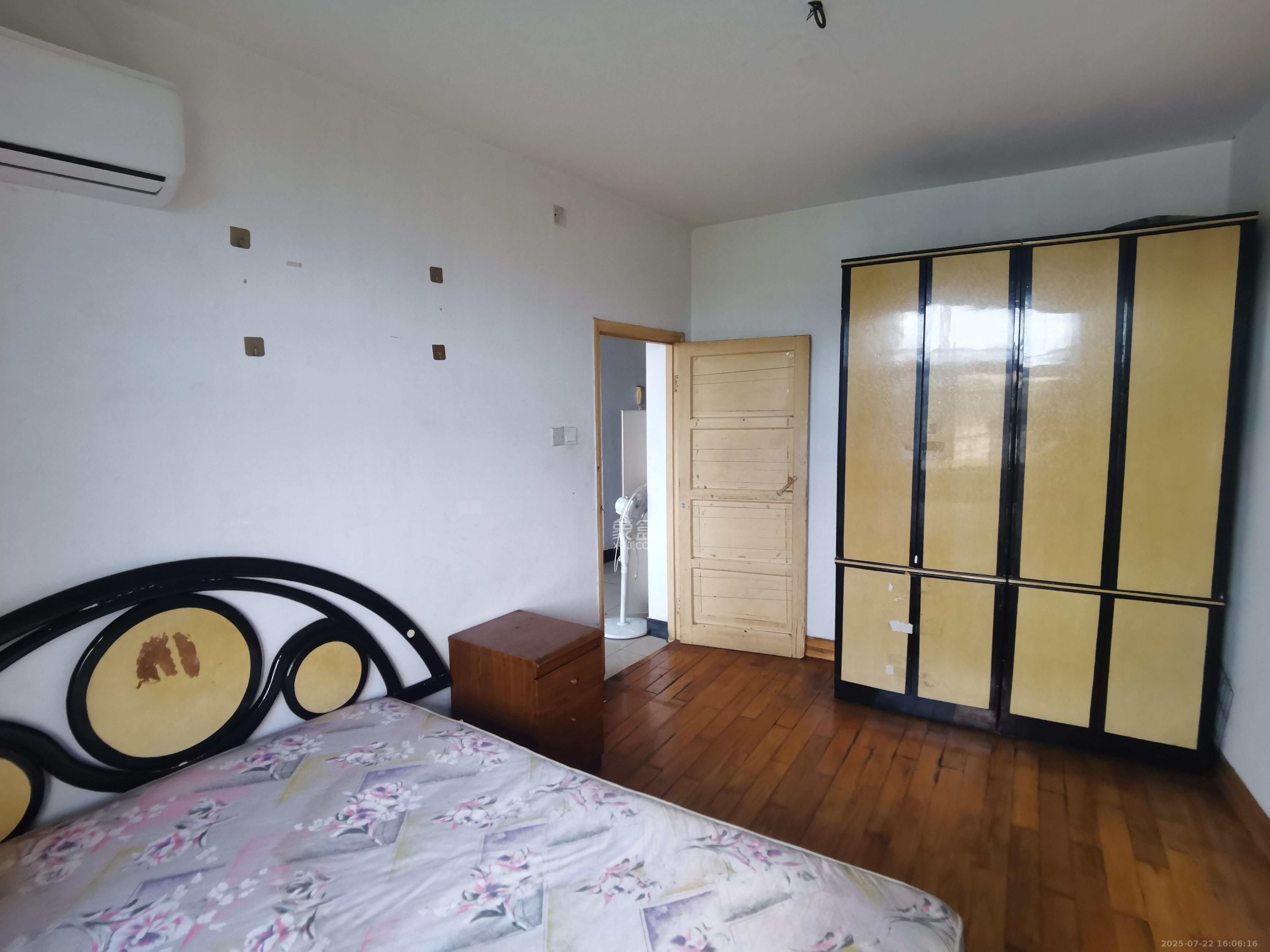 梨子山社区长电宿舍  2室2厅1卫    1200.0元/月 梨子山社区长电宿舍  2室2厅1卫    1200.0元/月室内图