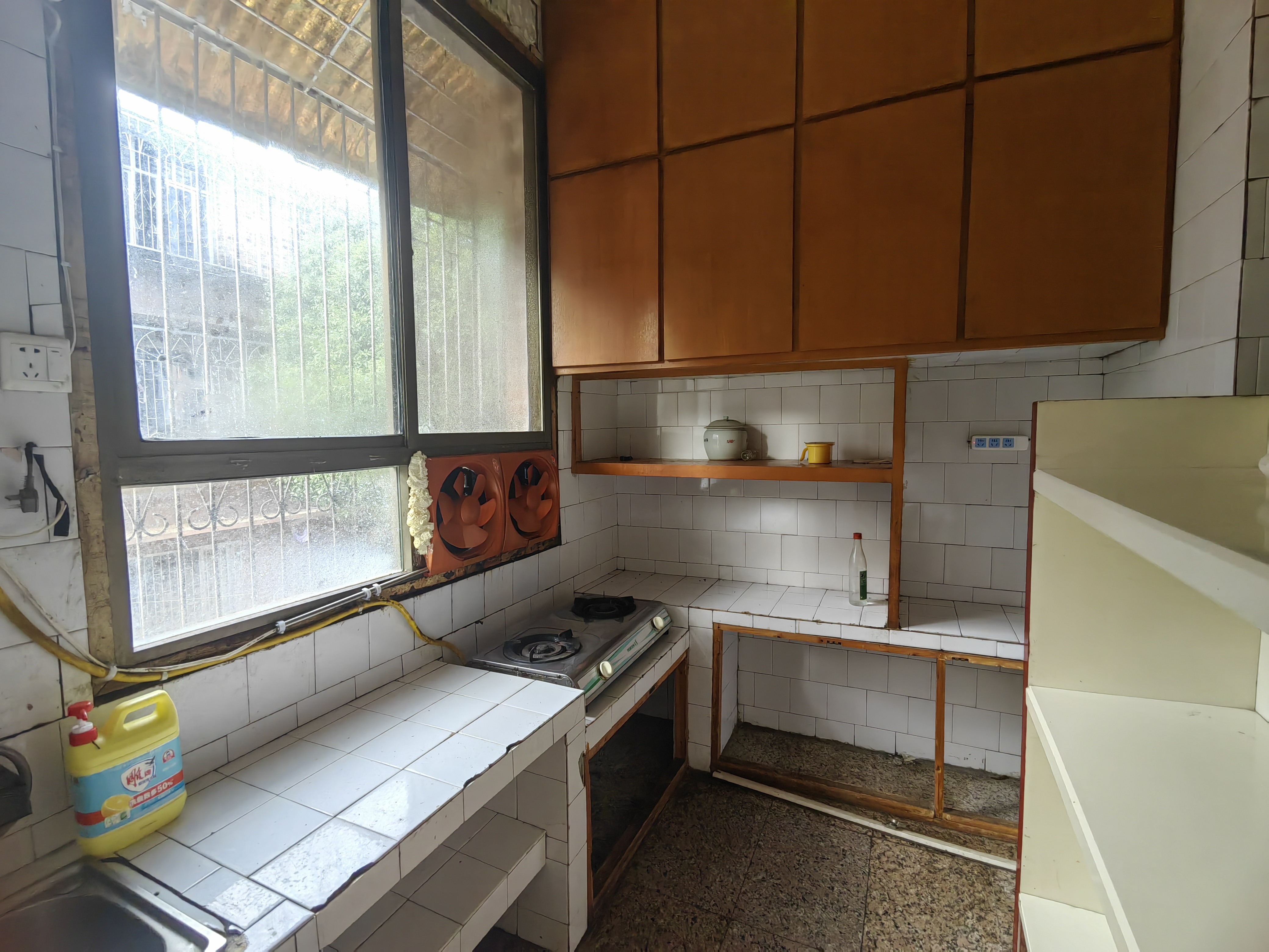 市商业局老小区 3室2厅1卫 1000.0元/月 市商业局老小区 3室2厅1卫 1000.0元/月室内图