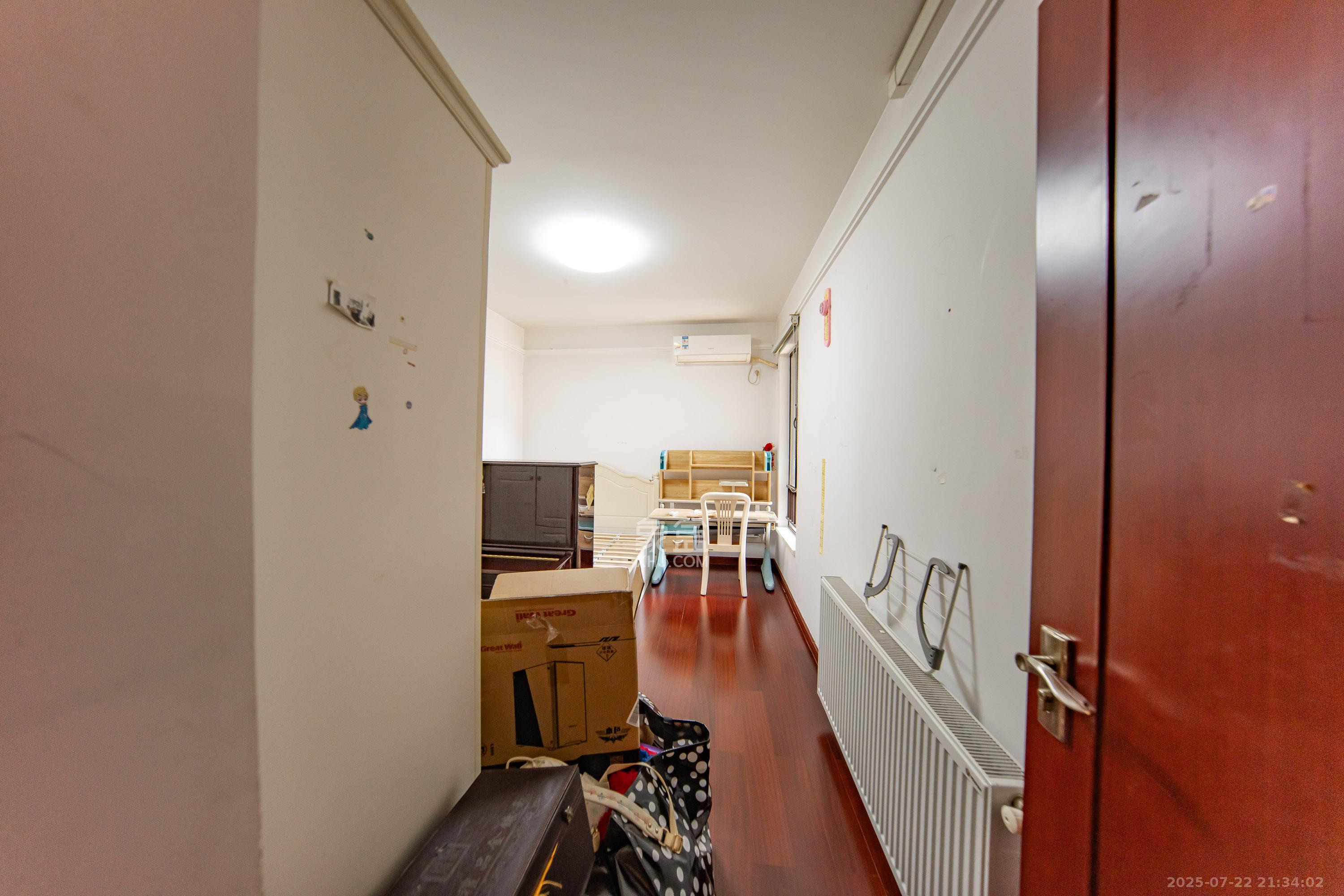 中海国际四期  2室2厅1卫    54.8万卧室