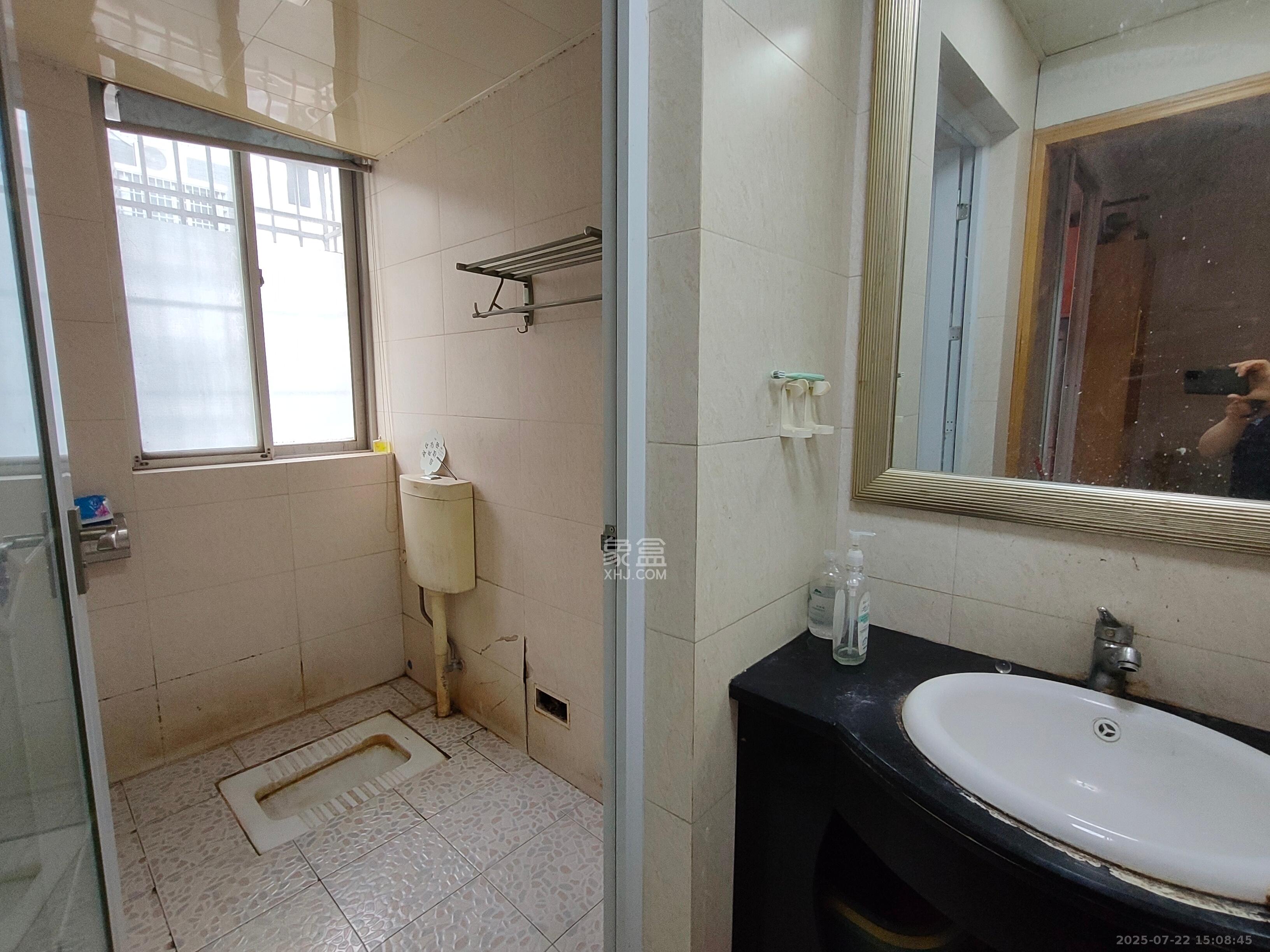 湘绣城 2室1厅1卫 1300.0元/月 湘绣城 2室1厅1卫 1300.0元/月室内图