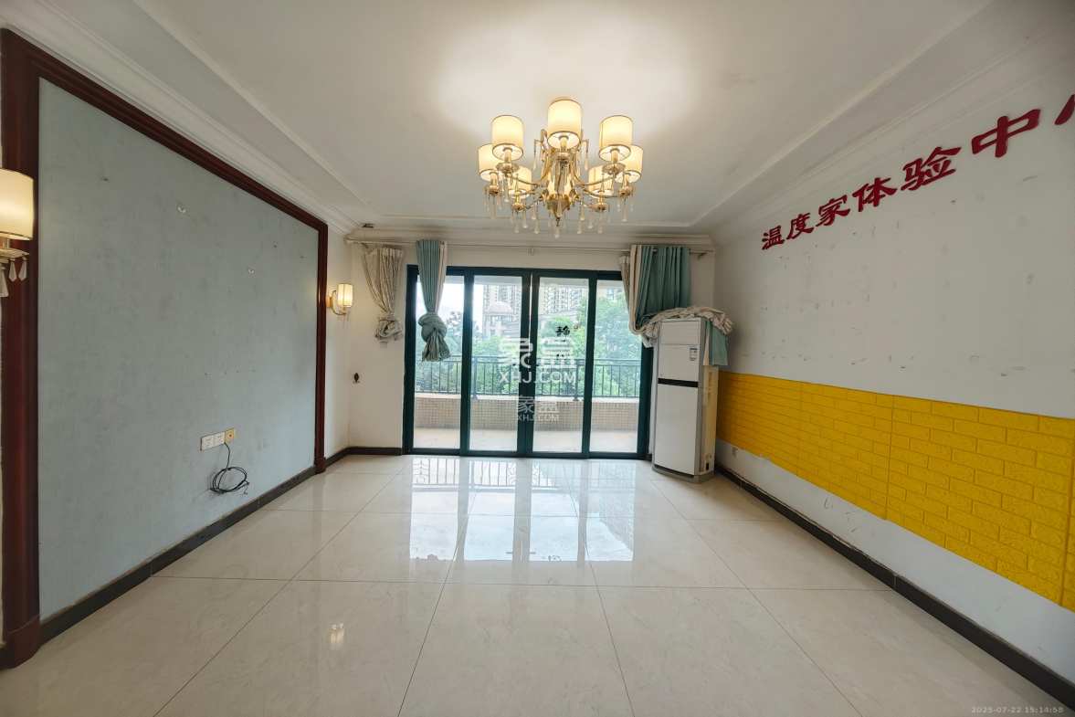 恒大翡翠华庭 3室2厅2卫 2200.0元/月 恒大翡翠华庭 3室2厅2卫 2200.0元/月室内图