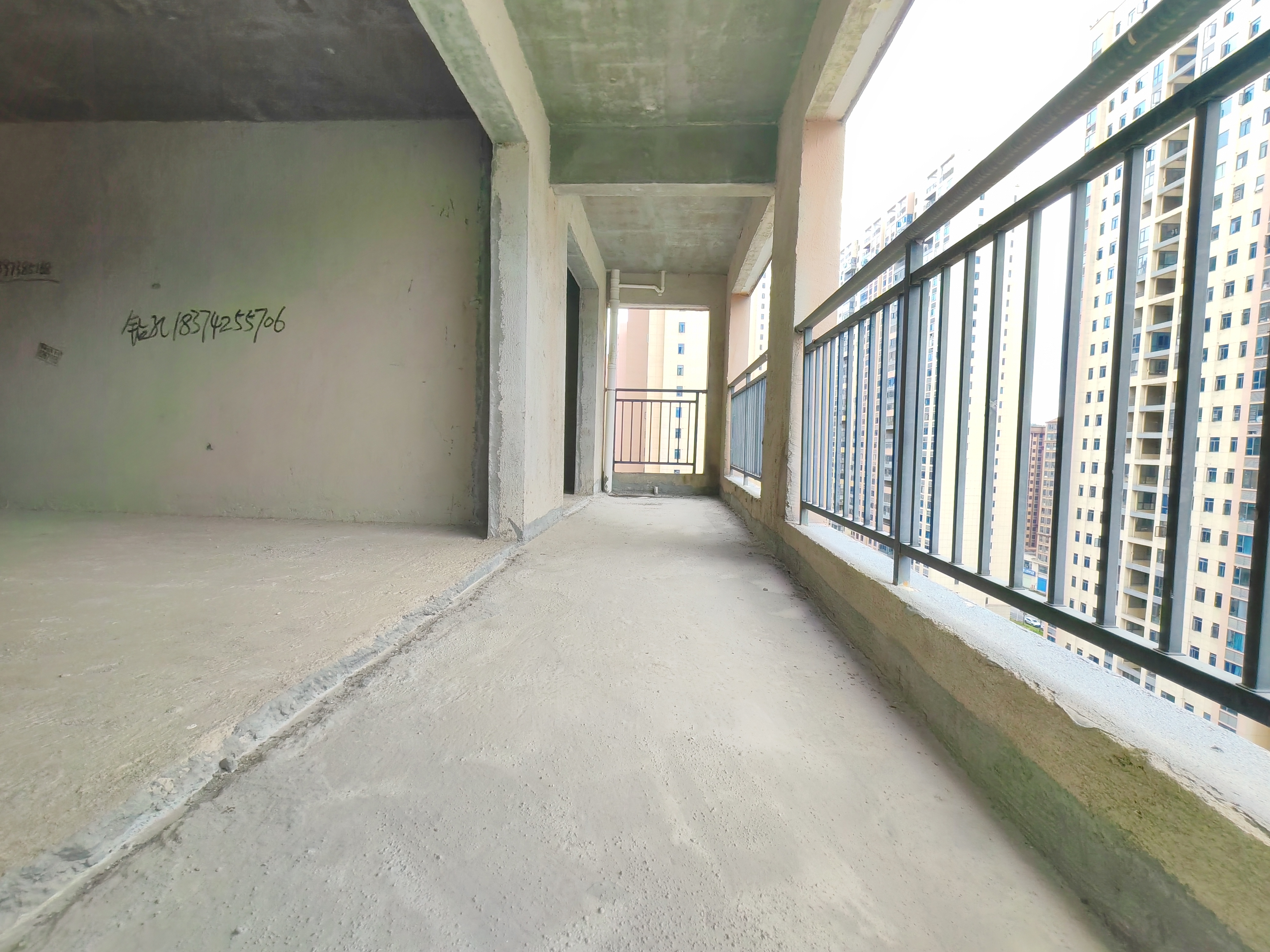 百弘学府城 3室2厅2卫 59.8万 百弘学府城 3室2厅2卫 59.8万客厅