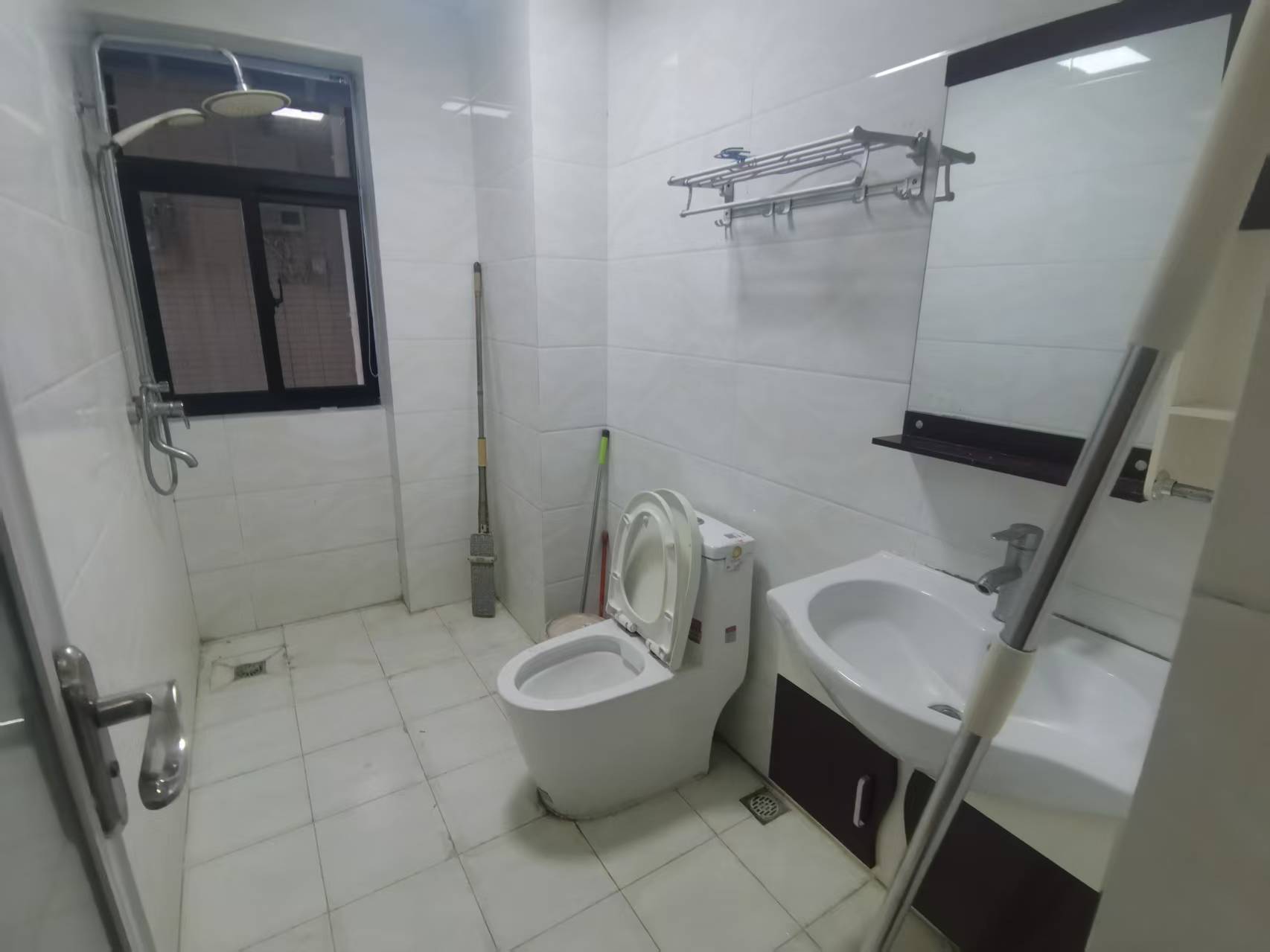 万景峰一期  3室2厅2卫    2300.0元/月 万景峰一期  3室2厅2卫    2300.0元/月室内图