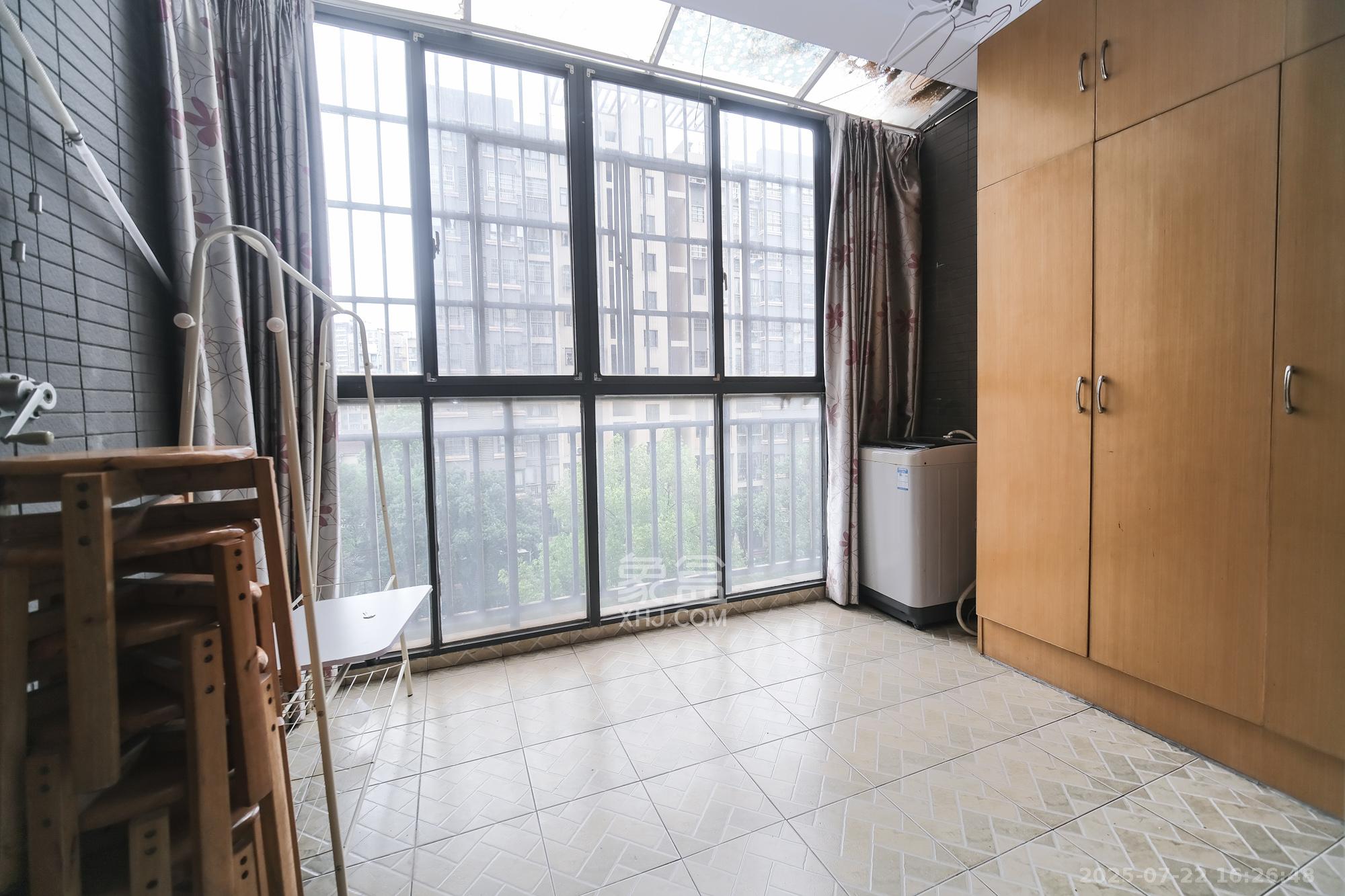 山水湾 3室2厅1卫 59.8万 山水湾 3室2厅1卫 59.8万阳台