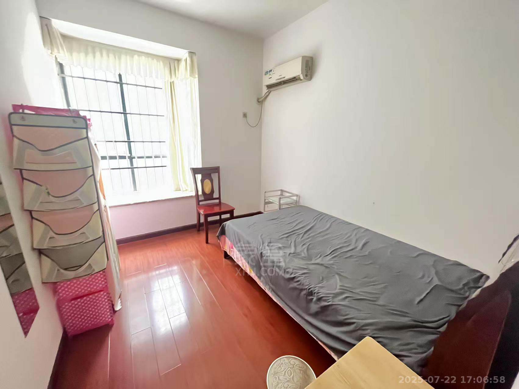 城市风景  3室2厅2卫   1700.00元/月室内图