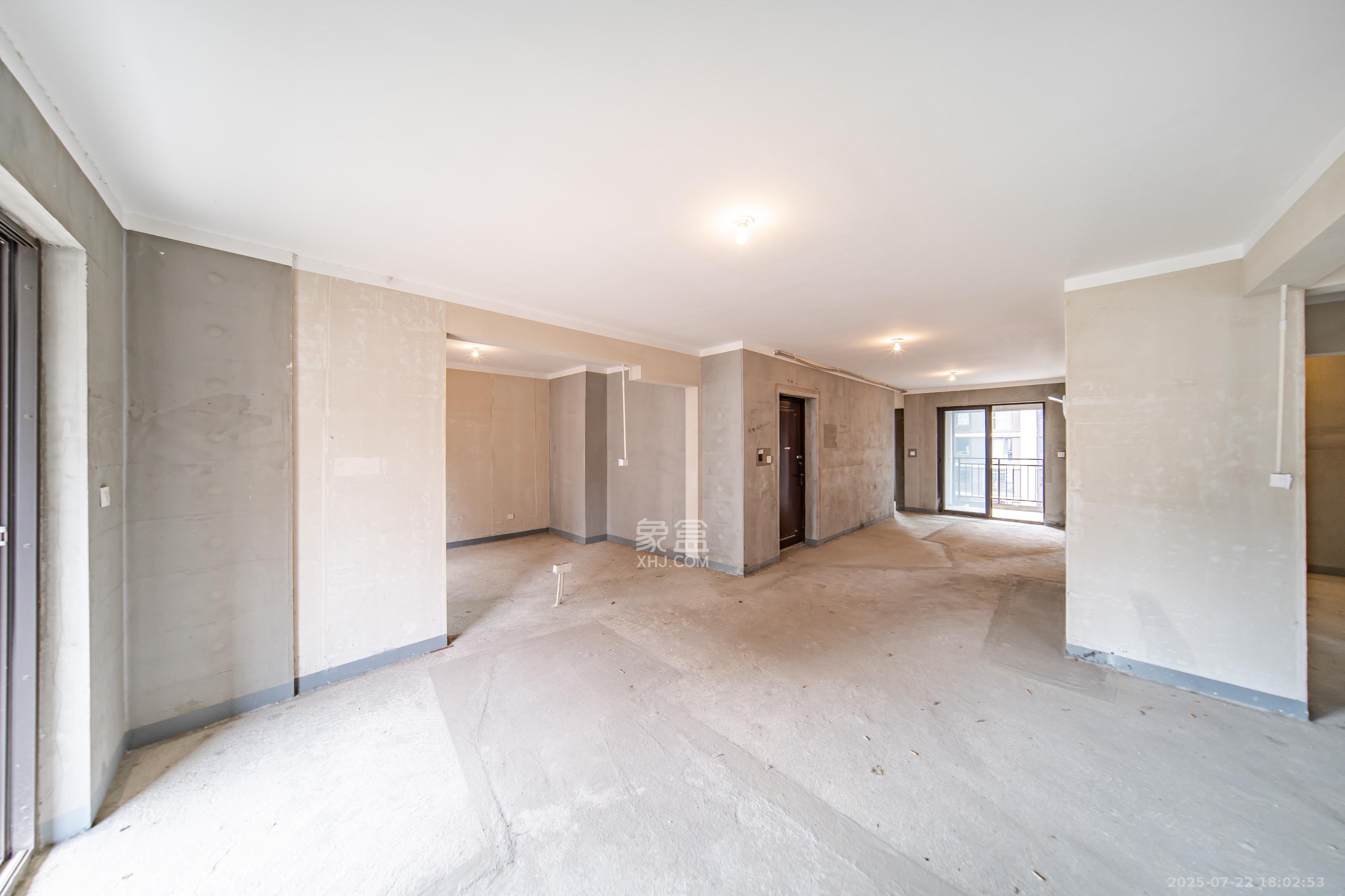 建发电建江山悦 4室2厅2卫 160.0万 建发电建江山悦 4室2厅2卫 160.0万客厅