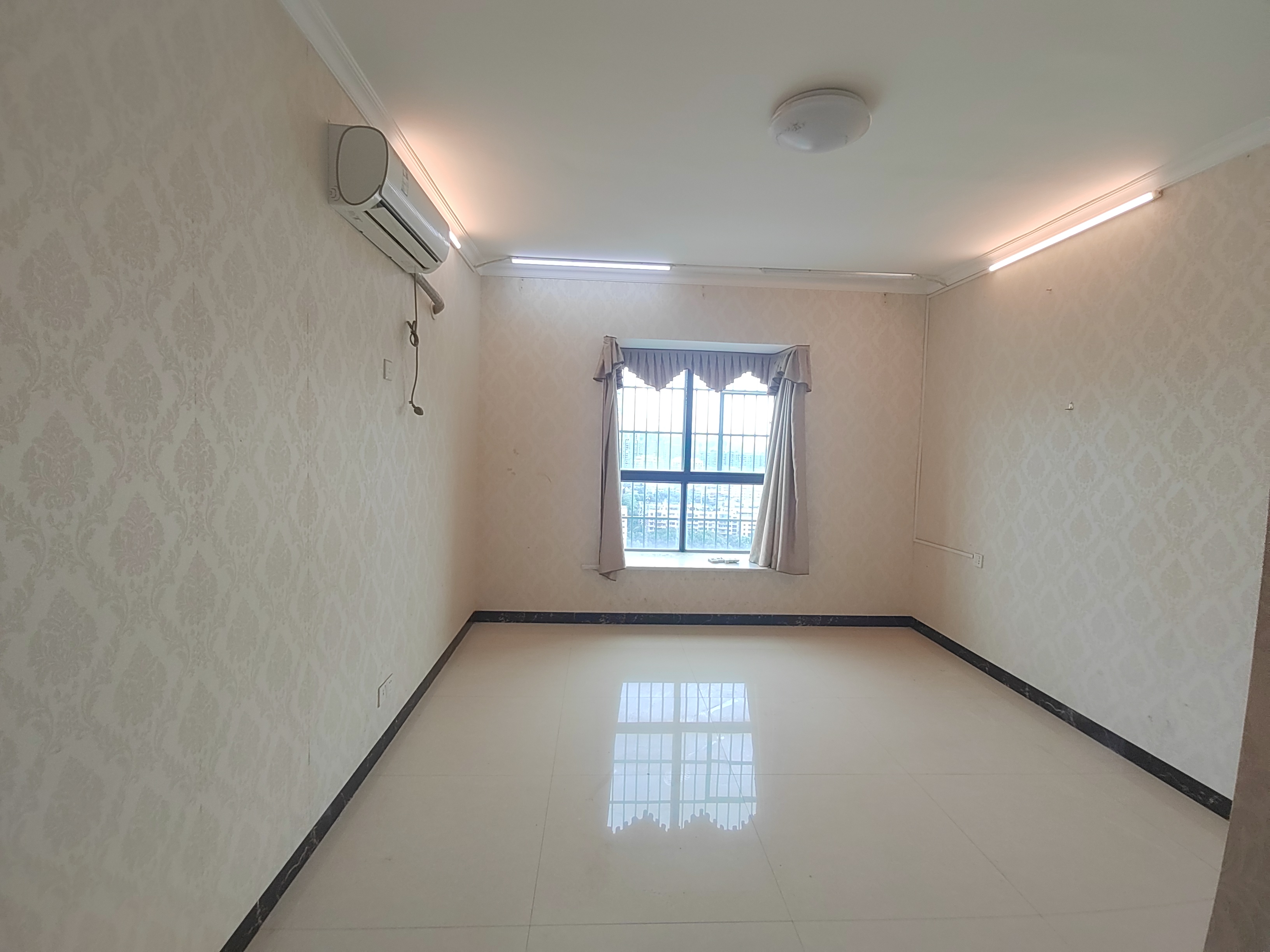 汇景花园  5室2厅2卫   2800.00元/月室内图