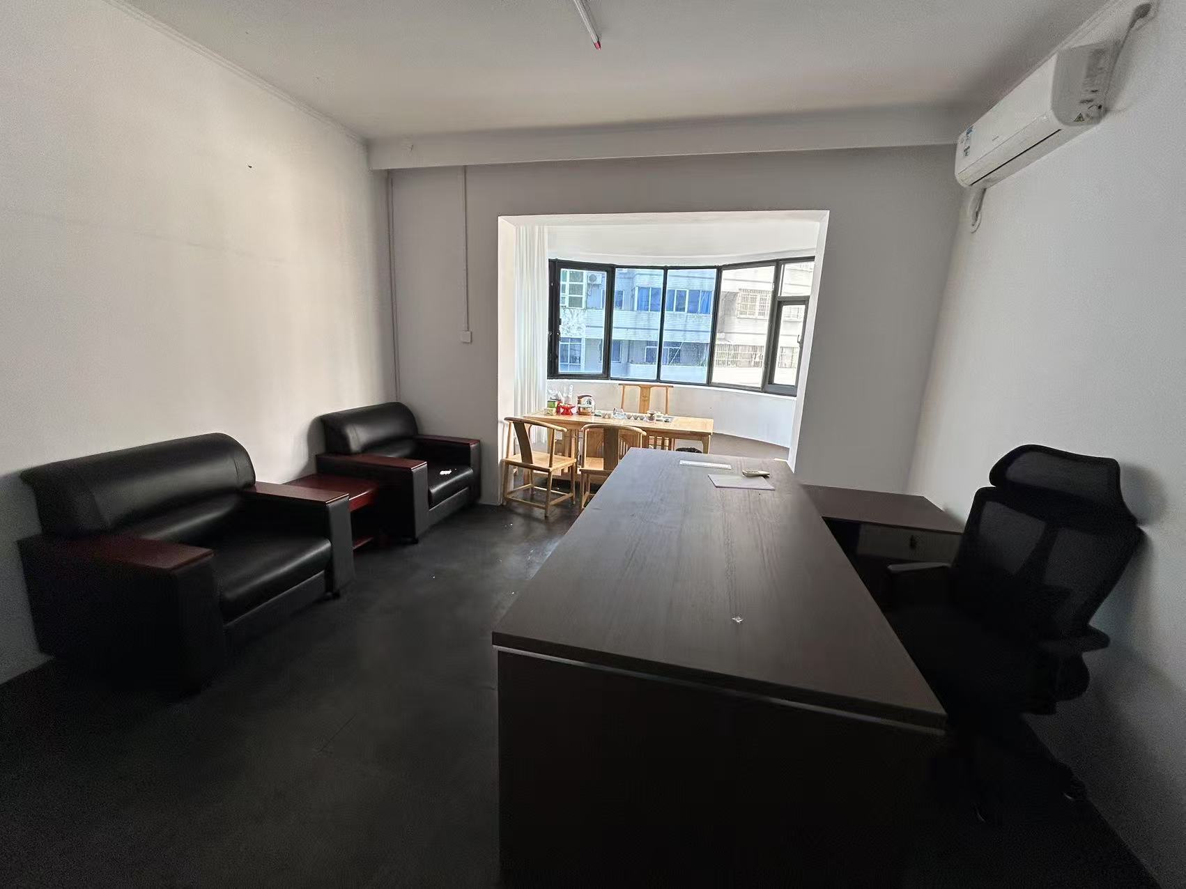 百金城小区 3室2厅2卫 2700.0元/月 百金城小区 3室2厅2卫 2700.0元/月室内图