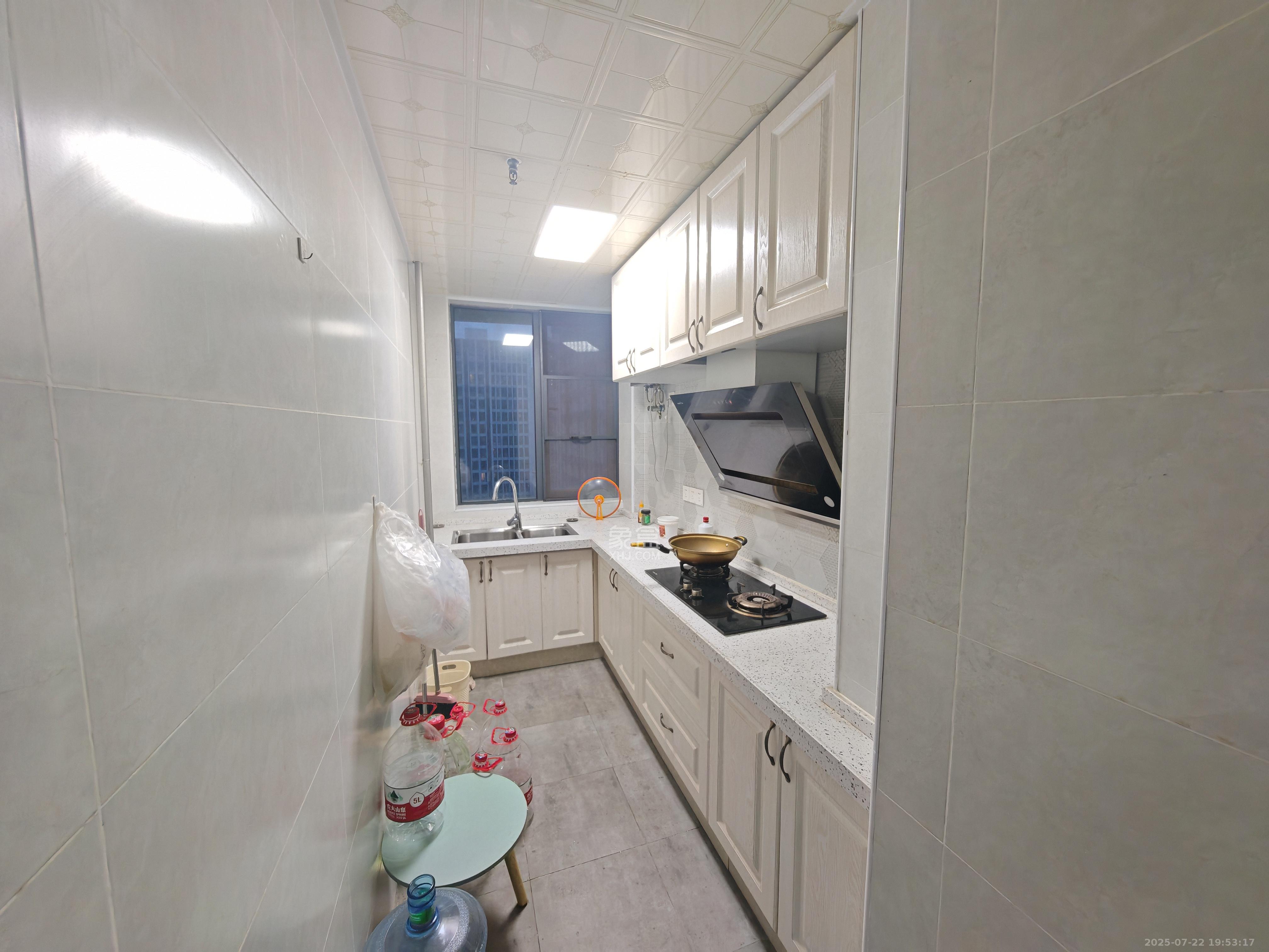 欧亚达国际广场  1室1厅1卫    1900.0元/月 欧亚达国际广场  1室1厅1卫    1900.0元/月室内图