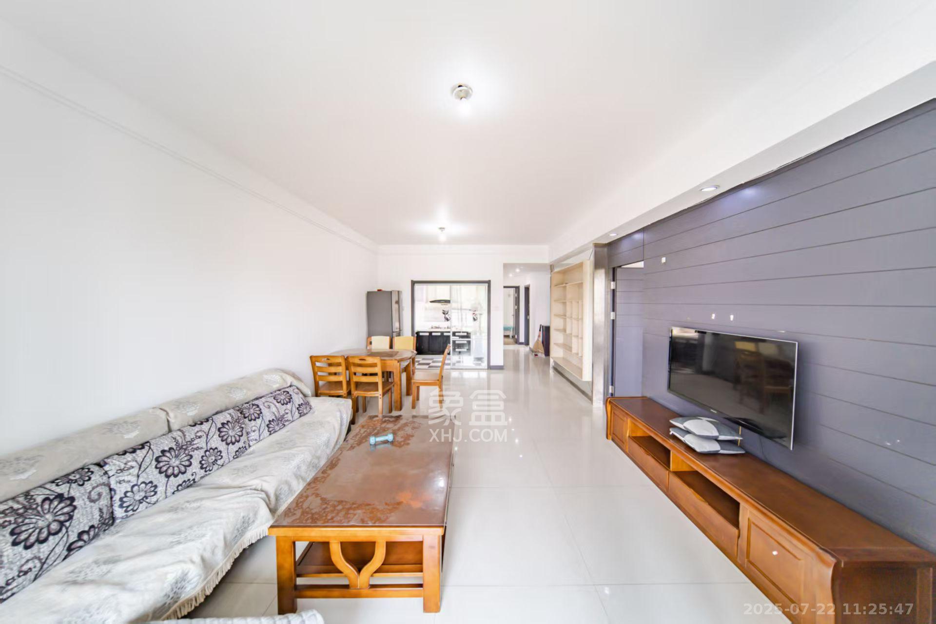 阳光100三期 3室2厅2卫 2700.0元/月 阳光100三期 3室2厅2卫 2700.0元/月室内图