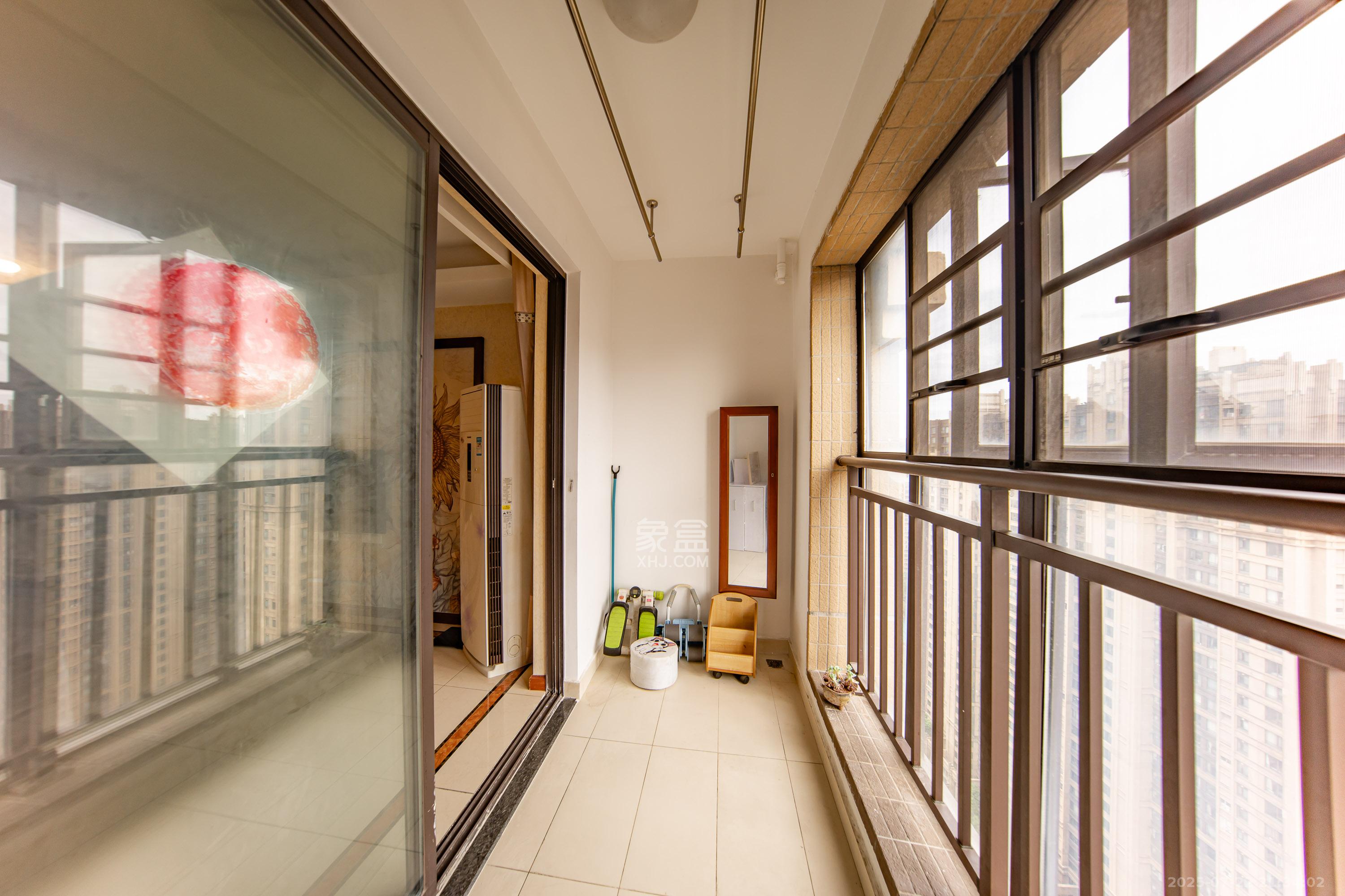 中海国际四期  2室2厅1卫    54.8万阳台