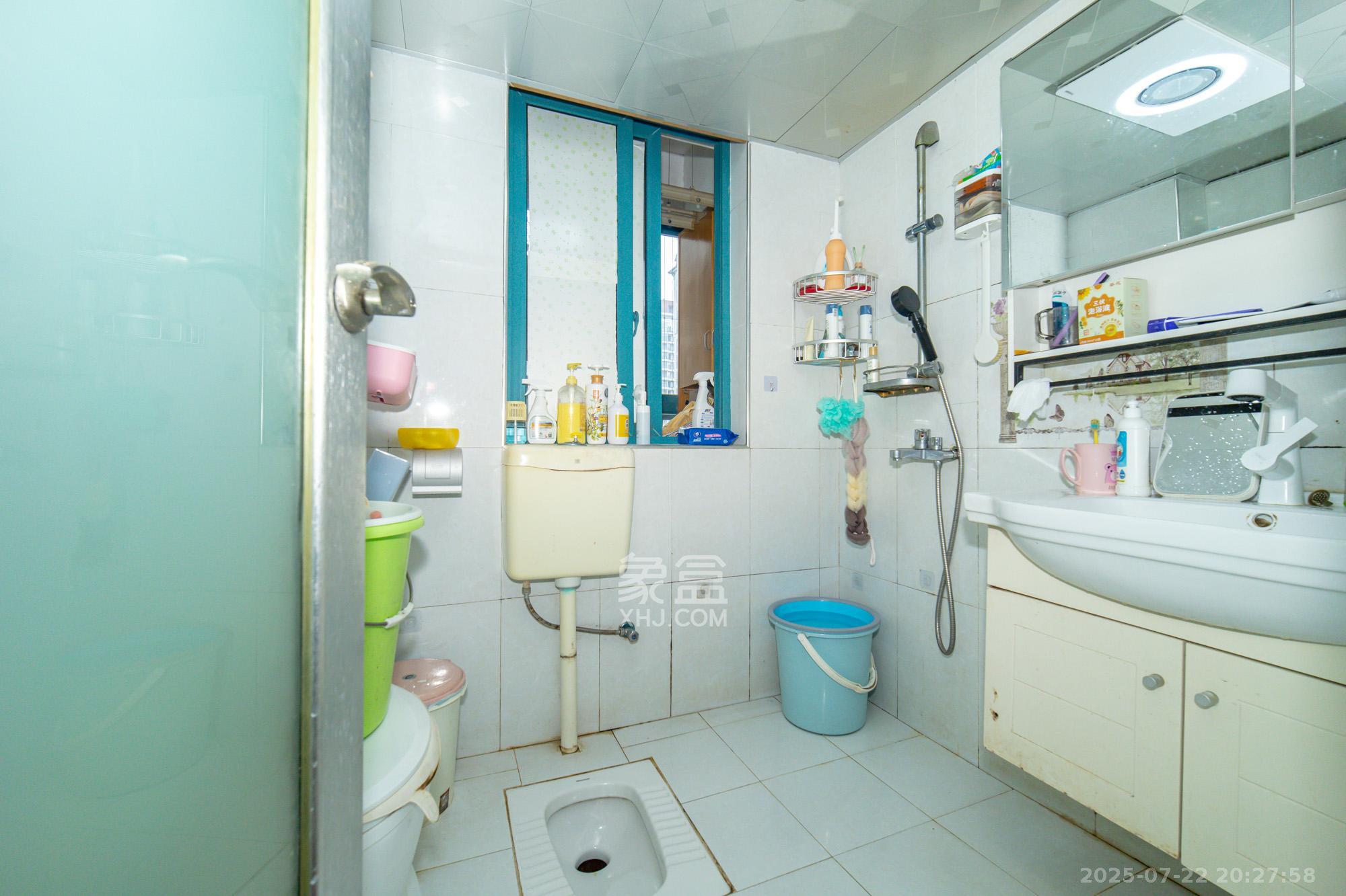 蝴蝶谷 1室2厅1卫 36.8万 蝴蝶谷 1室2厅1卫 36.8万卫生间