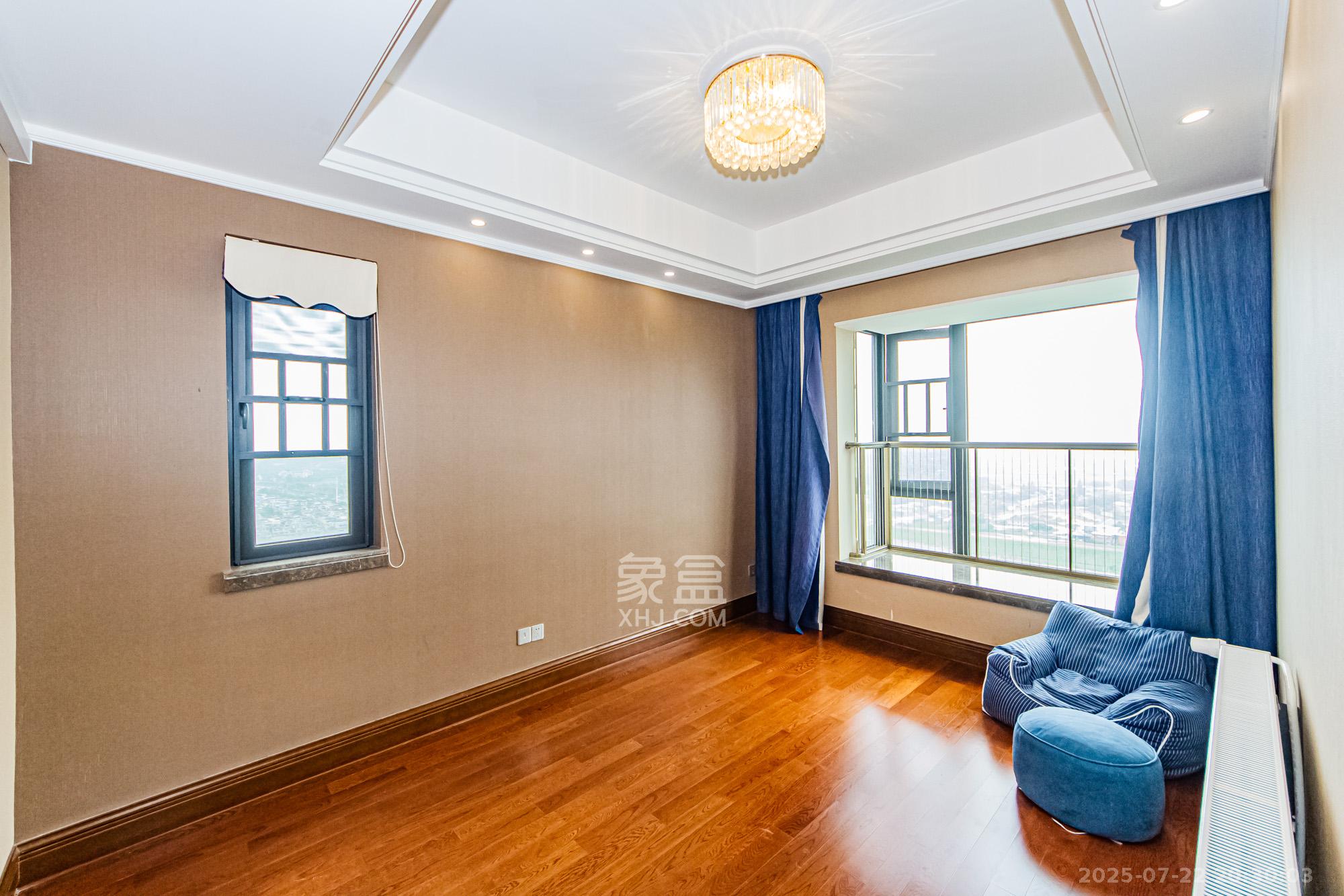 恒大御景半岛锦绣苑 4室2厅2卫 220.0万 恒大御景半岛锦绣苑 4室2厅2卫 220.0万卧室