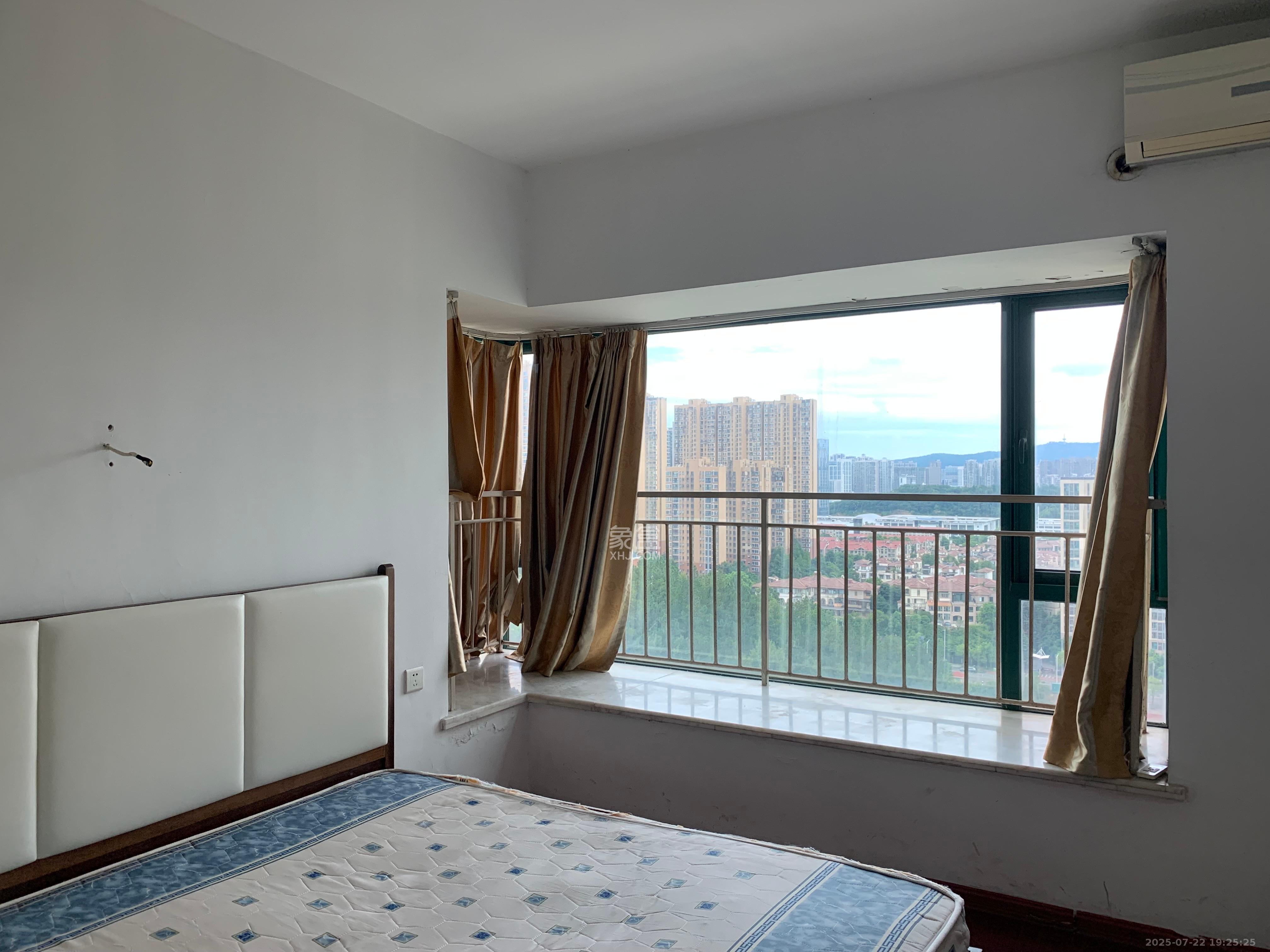 恒大华府 3室2厅1卫 2400.0元/月 恒大华府 3室2厅1卫 2400.0元/月室内图