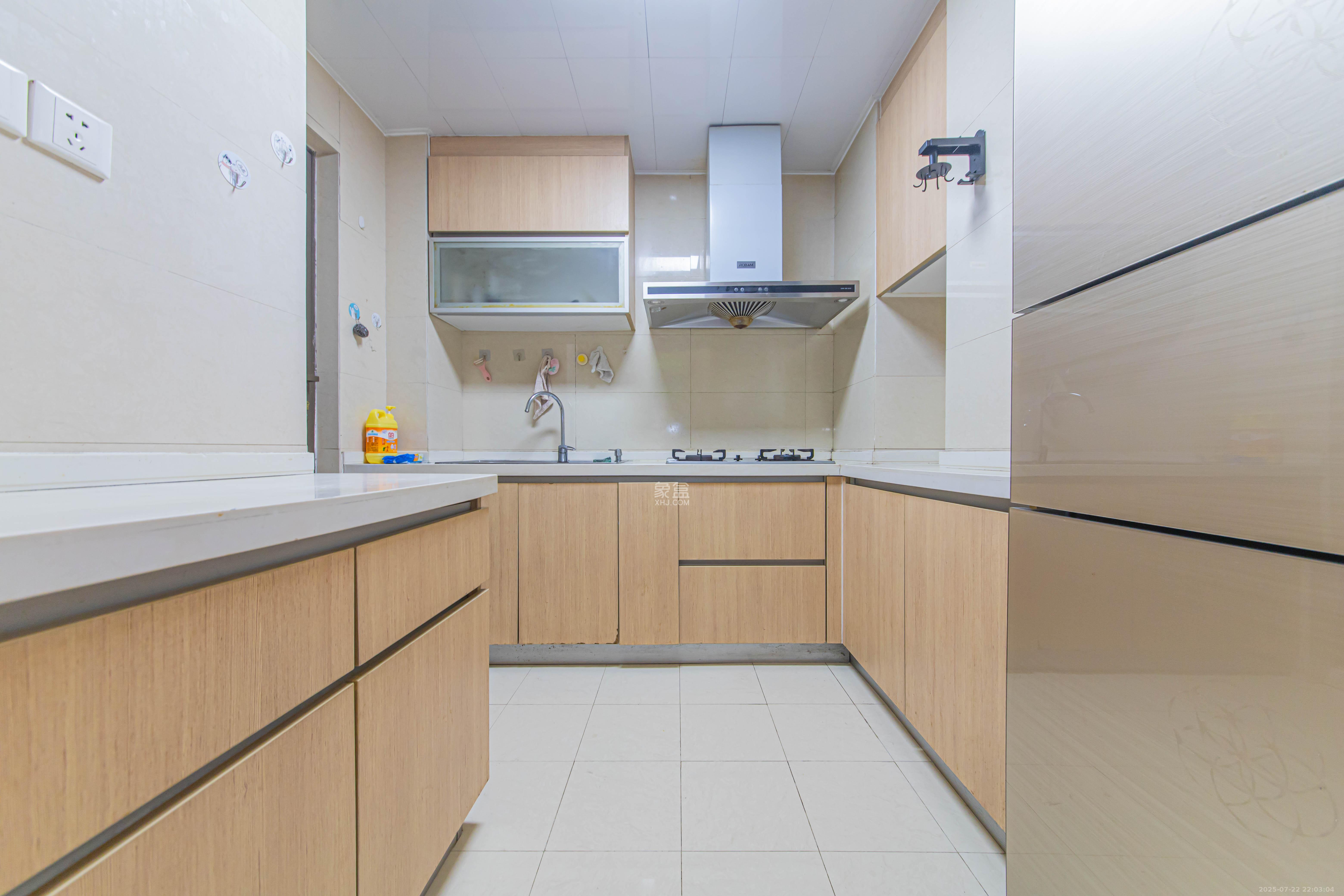 绿地公馆（绿地名邸）  3室2厅1卫    120.0万厨房