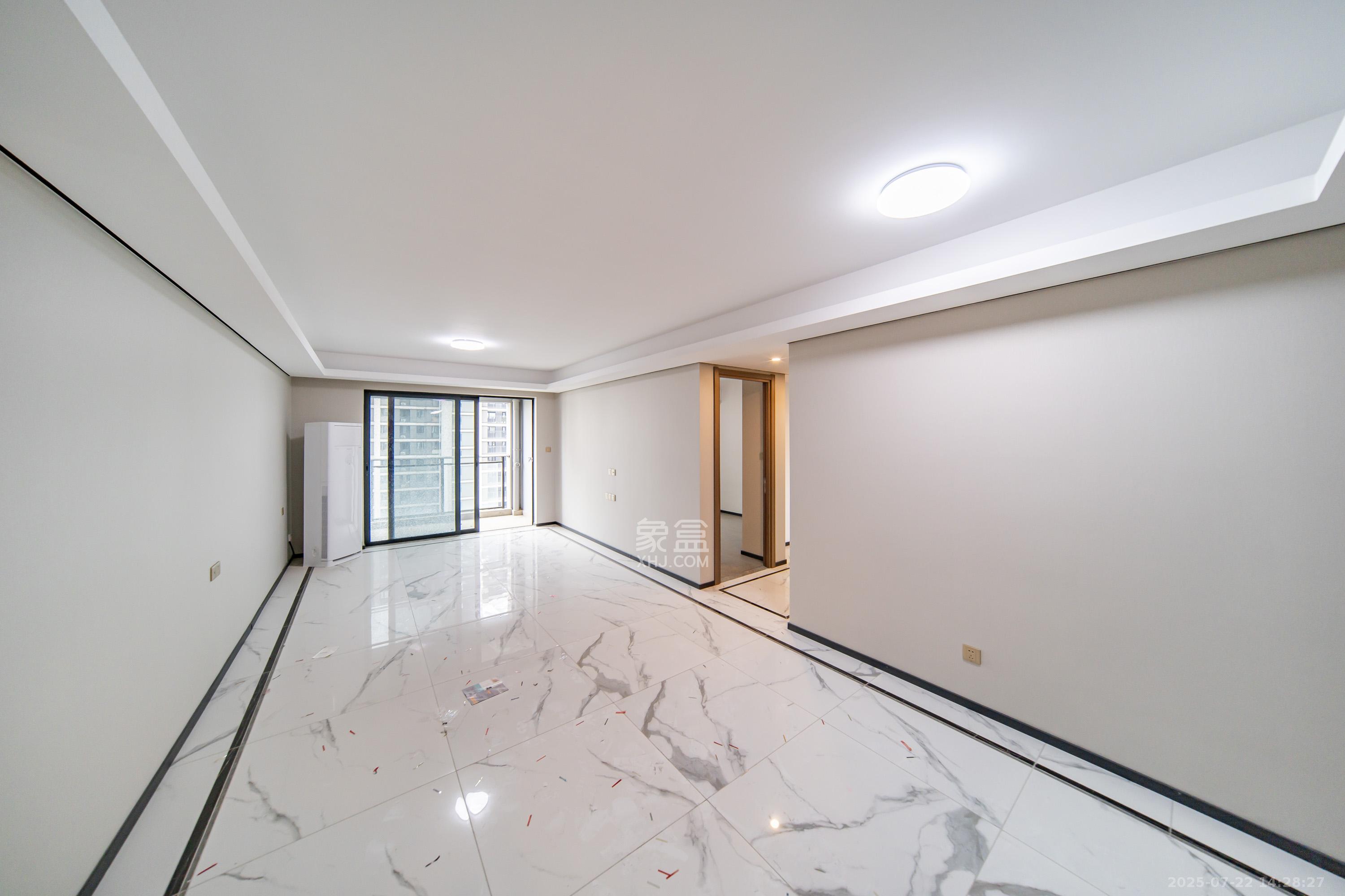 中海阅麓山一期 3室2厅2卫 142.0万 中海阅麓山一期 3室2厅2卫 142.0万客厅