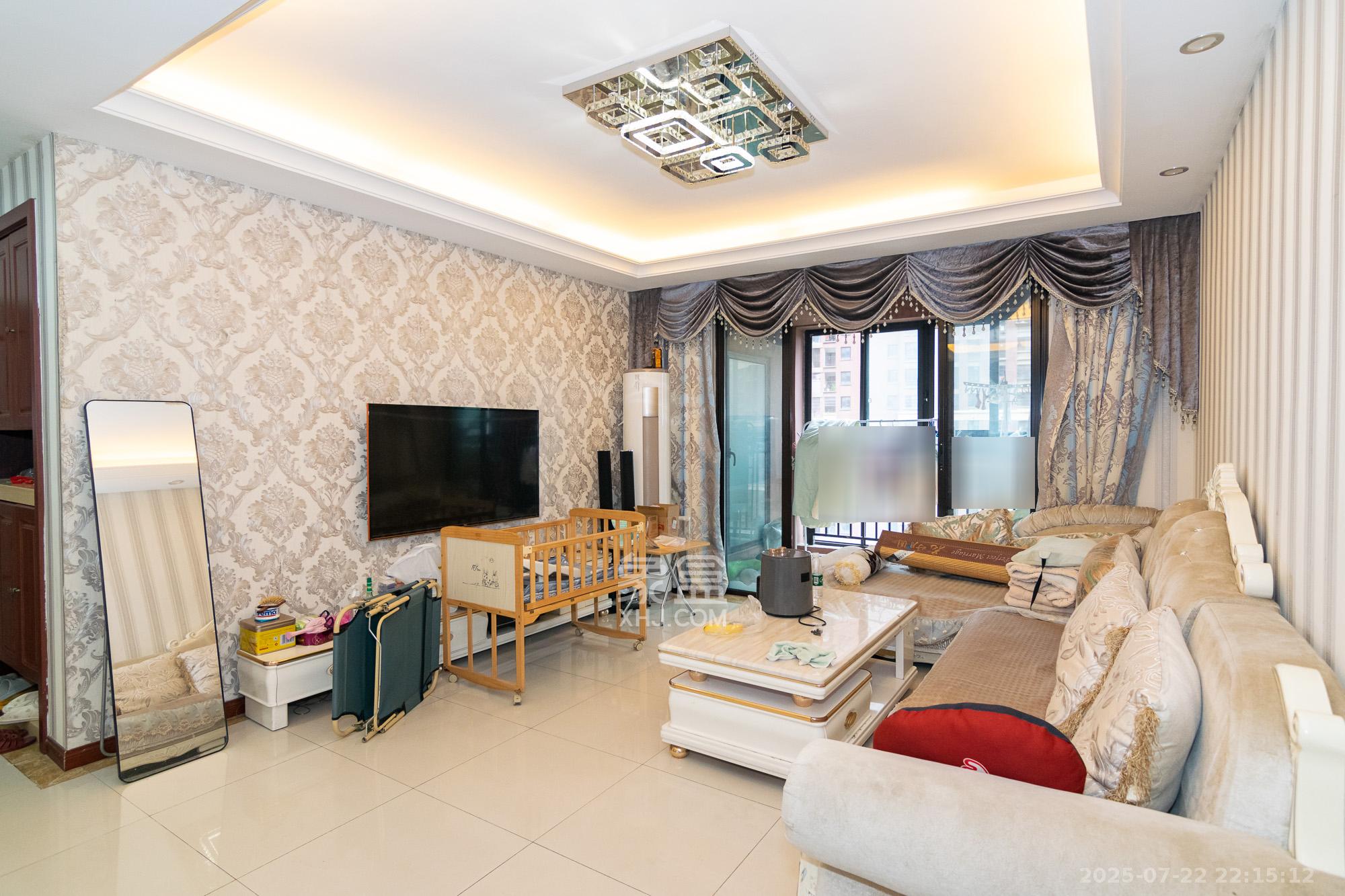 新城国际花都 3室2厅2卫 75.0万 新城国际花都 3室2厅2卫 75.0万客厅