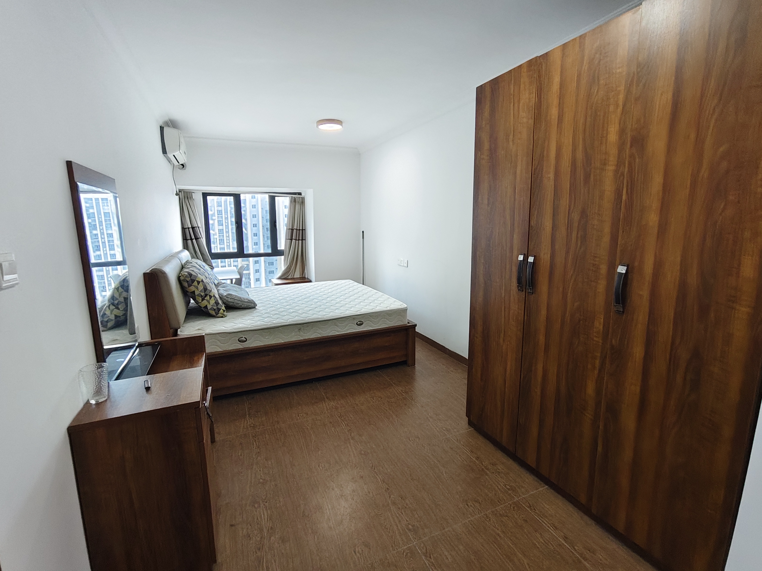 碧桂园一、二期(中央首府) 3室1厅1卫 2600.0元/月 碧桂园一、二期(中央首府) 3室1厅1卫 2600.0元/月室内图