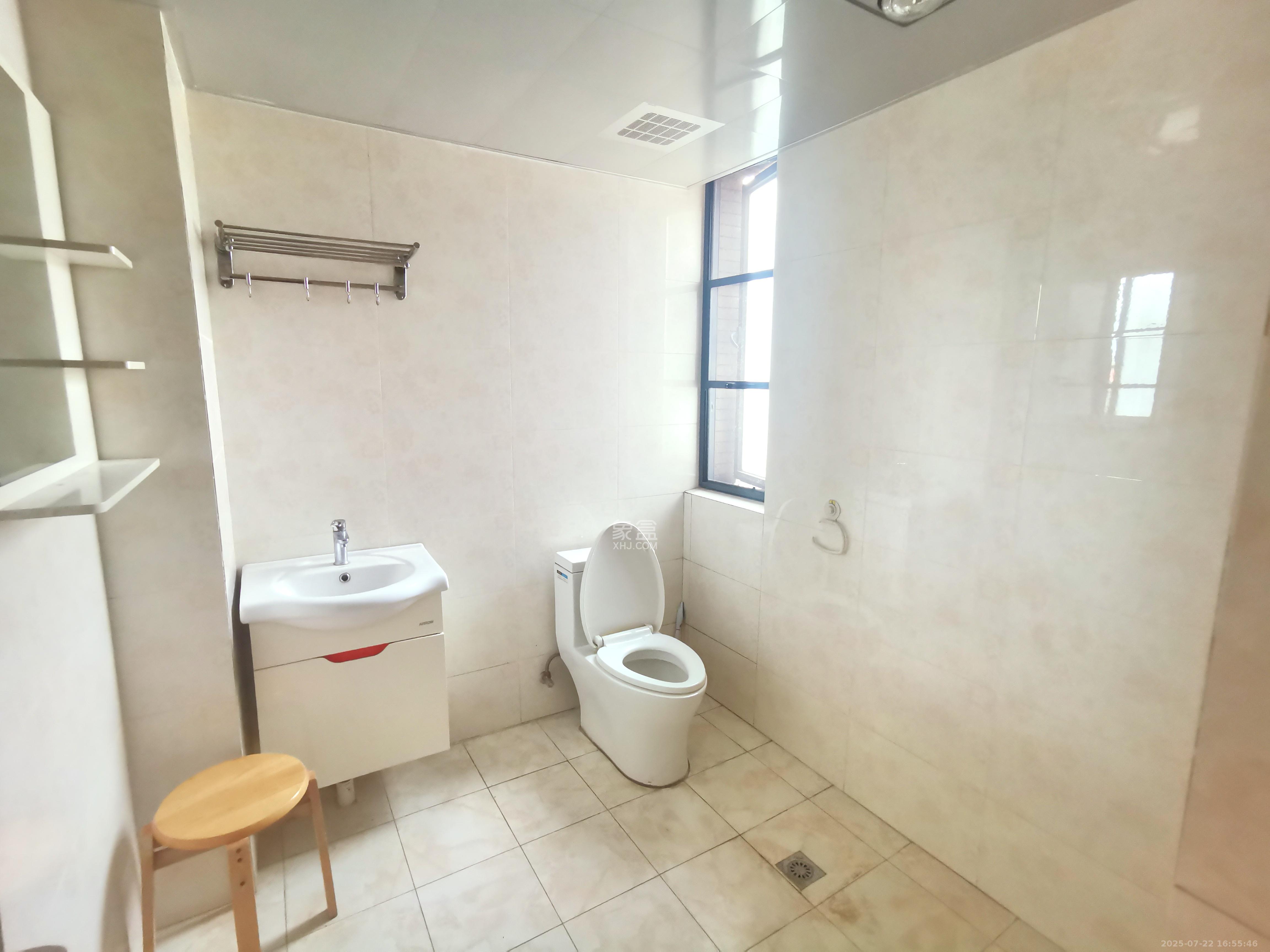 三一街区  3室2厅1卫   1800.00元/月室内图