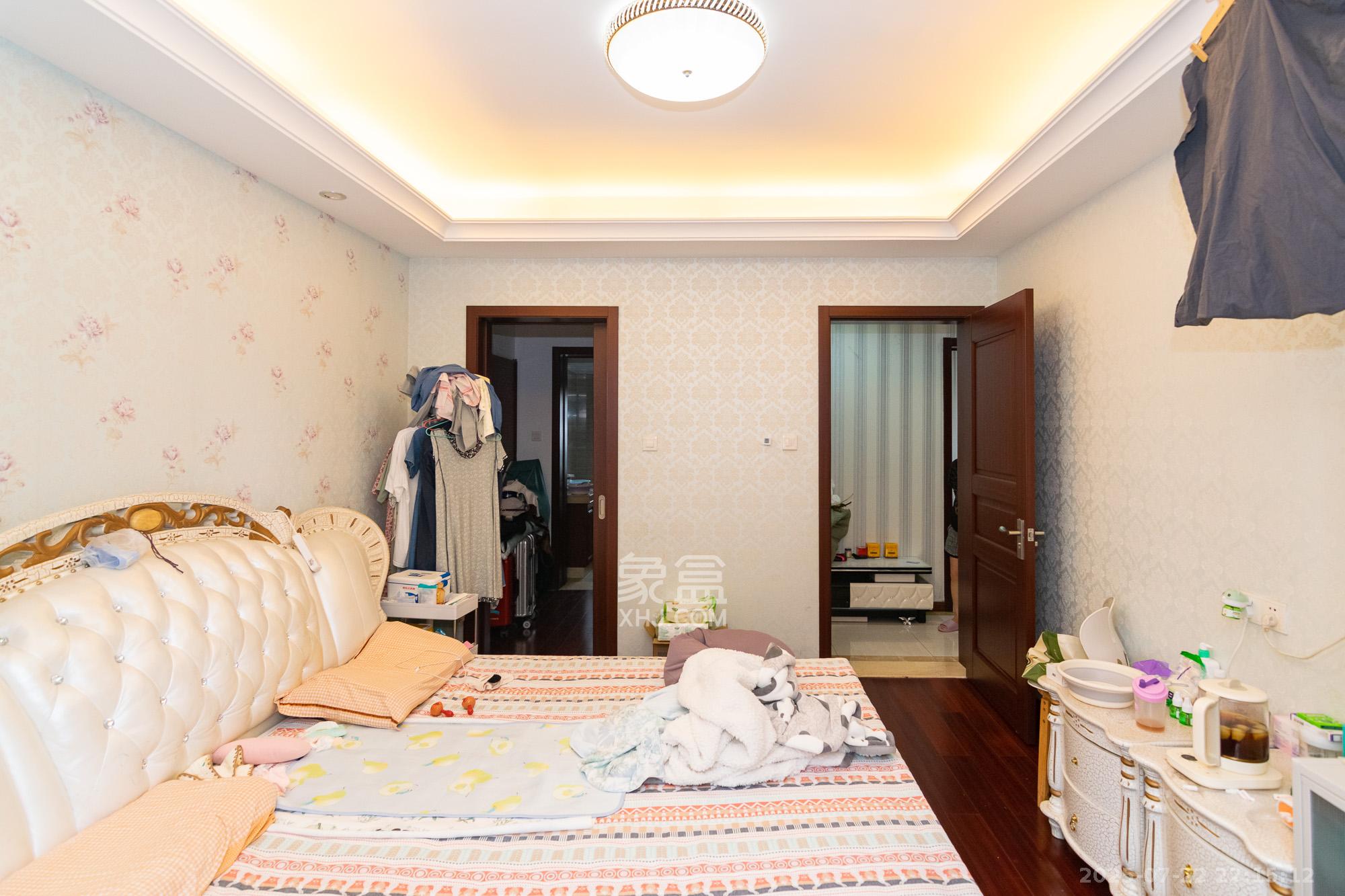 新城国际花都  3室2厅2卫    75.0万卧室