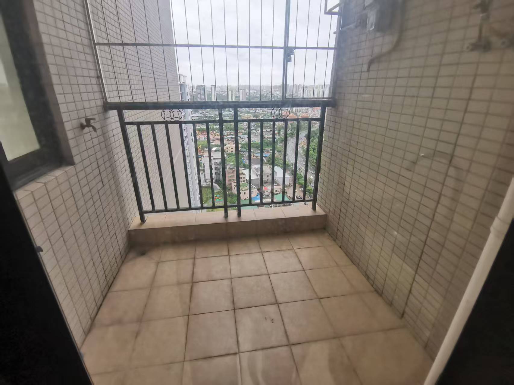 万景峰一期  3室2厅2卫    2300.0元/月 万景峰一期  3室2厅2卫    2300.0元/月室内图